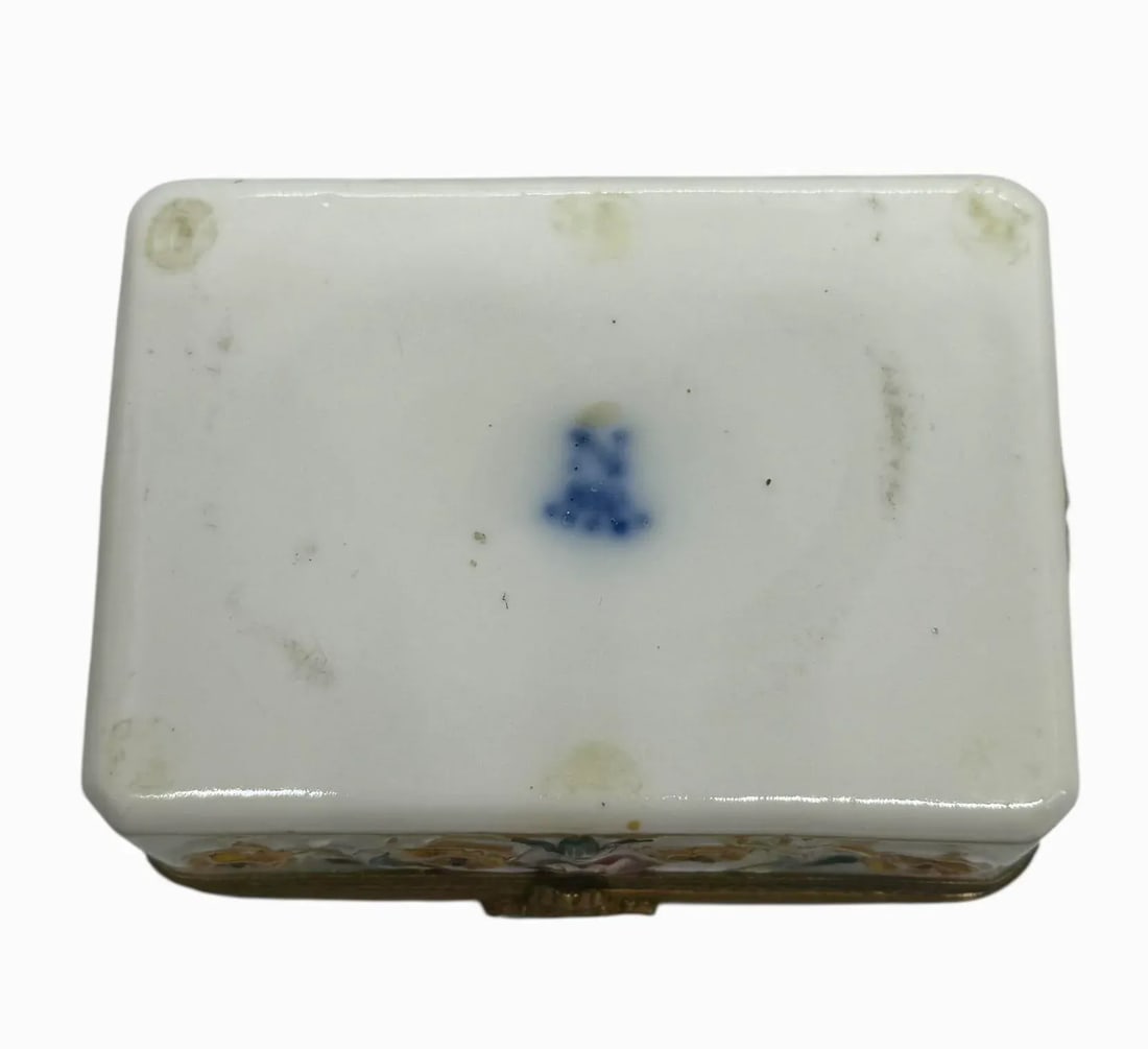 Late 19th Century Capodimonte Porcelain Hand-Painted Rectangle Shape Hindged Lid Trinket Box With Pl - 9