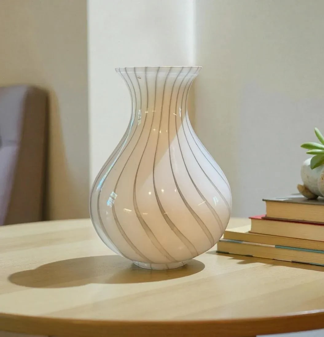 Murano Hand-Blown Opaline Filigrana Spiral Art Glass Vase - Late 20th Century - 3