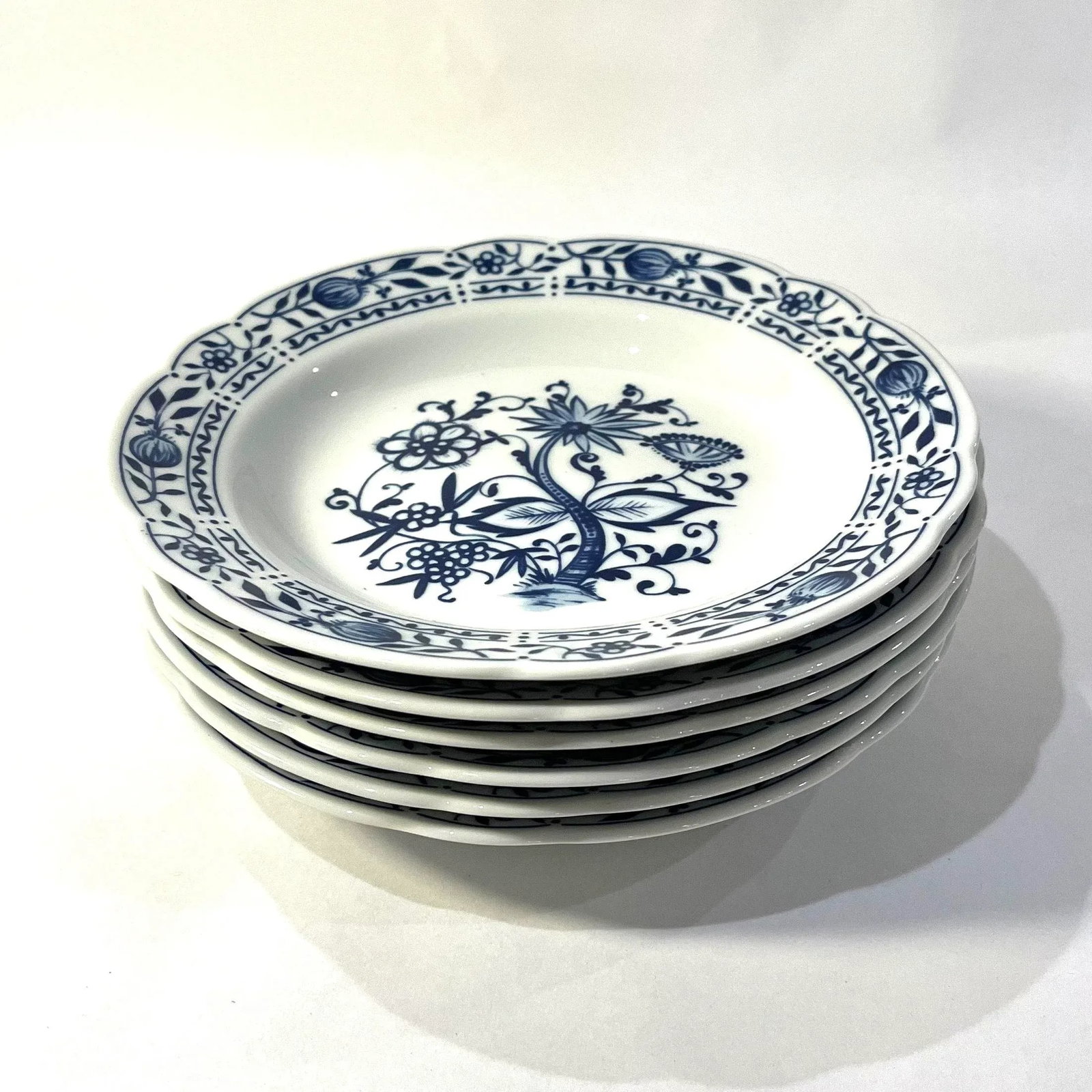 Late 20th Century 42 Piece Blue Onion Porcelain Breakfast Set - Service for Six - 5