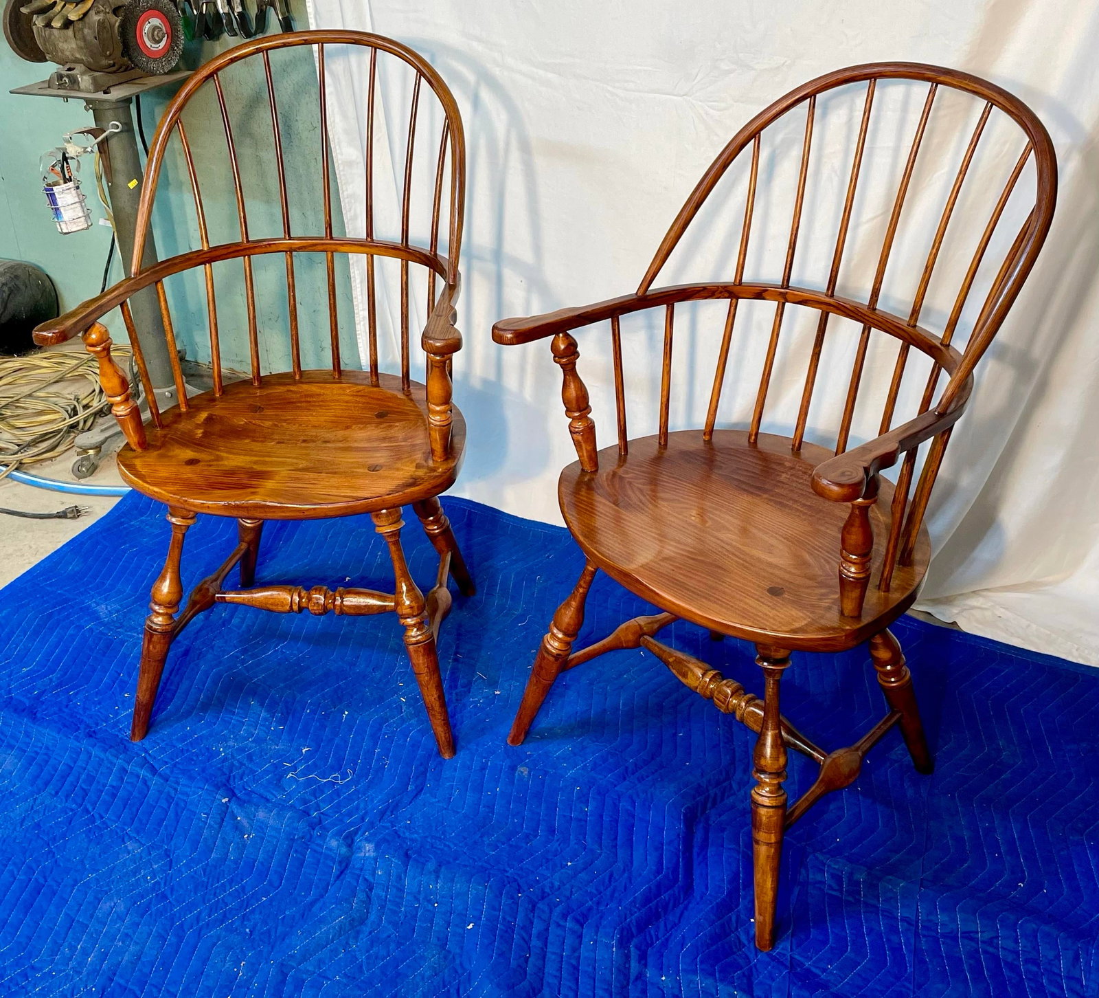 1980s Fredrick Duckloe Sack Back Windsor Chairs, a Pair - 12