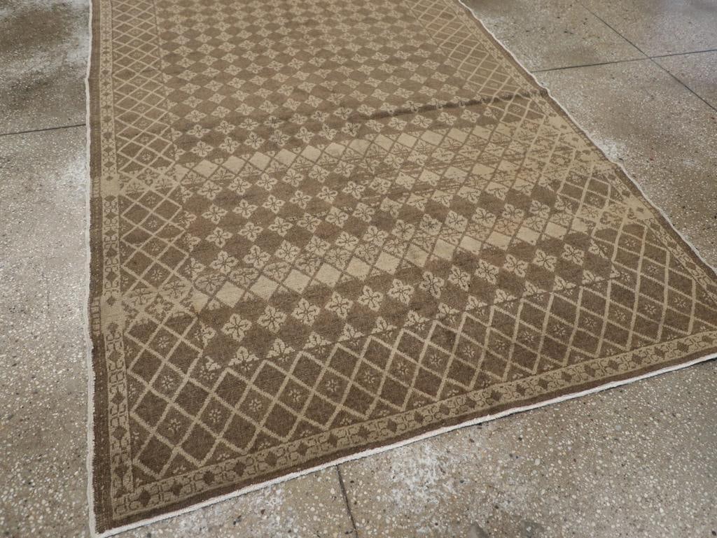 Galerie Shabab Collection Mid-20th Century Turkish Sivas Accent Rug - 5