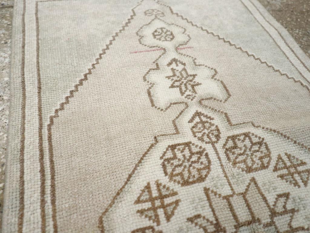 Galerie Shabab Collection Mid-20th Century Turkish Oushak Throw Rug - 3