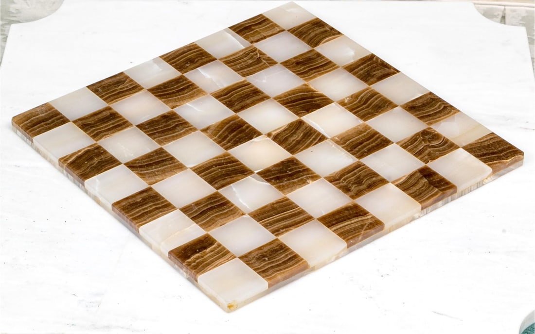 1980s Rare and Distinct Handcrafted Onyx and Marble Chess Set on Jacobean Style Wooden Frame - 10