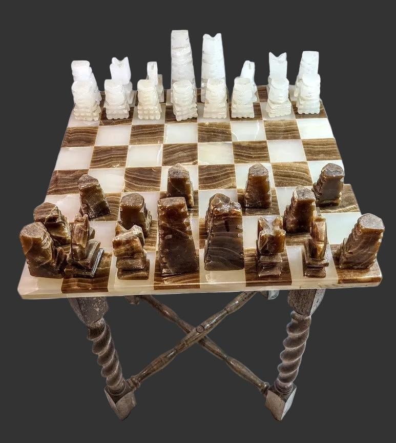 1980s Rare and Distinct Handcrafted Onyx and Marble Chess Set on Jacobean Style Wooden Frame - 12