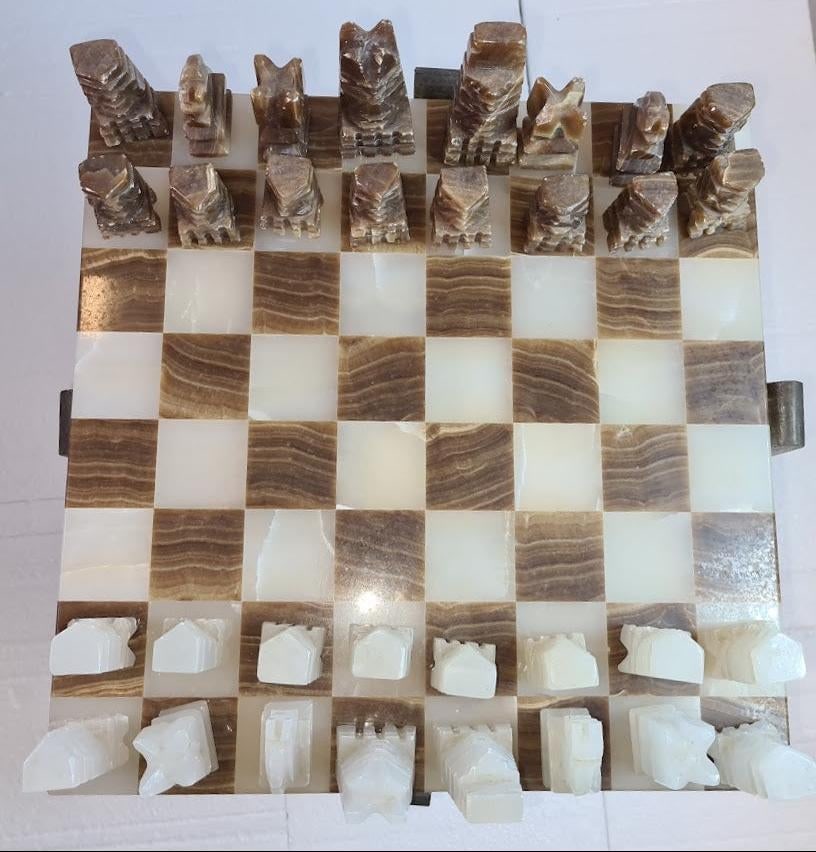 1980s Rare and Distinct Handcrafted Onyx and Marble Chess Set on Jacobean Style Wooden Frame - 3