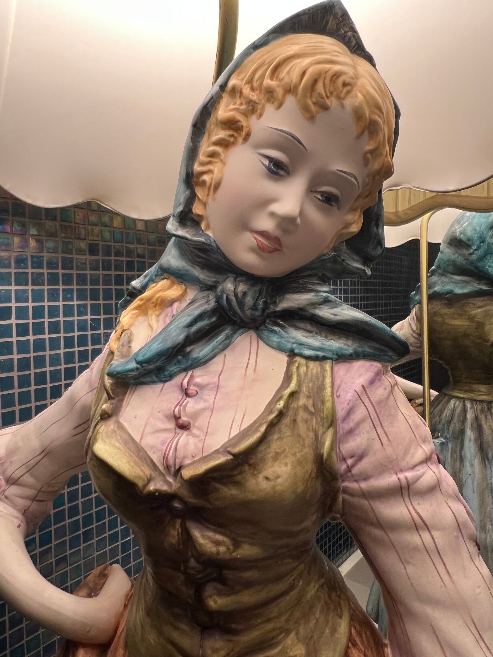 Mid 19th Century Mid Century Modern Ceramic Lamp Mary With Lamb - 2