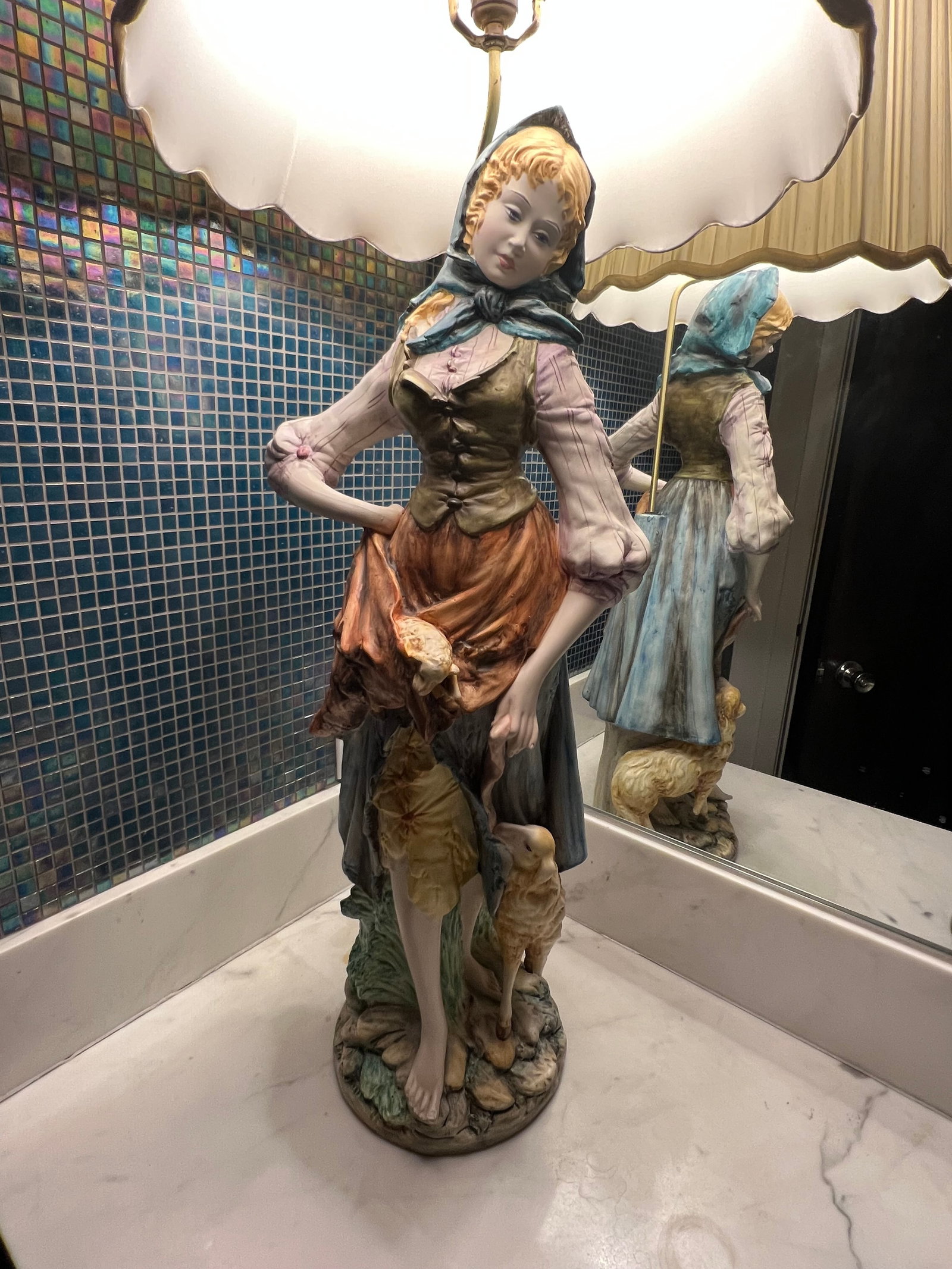 Mid 19th Century Mid Century Modern Ceramic Lamp Mary With Lamb - 4