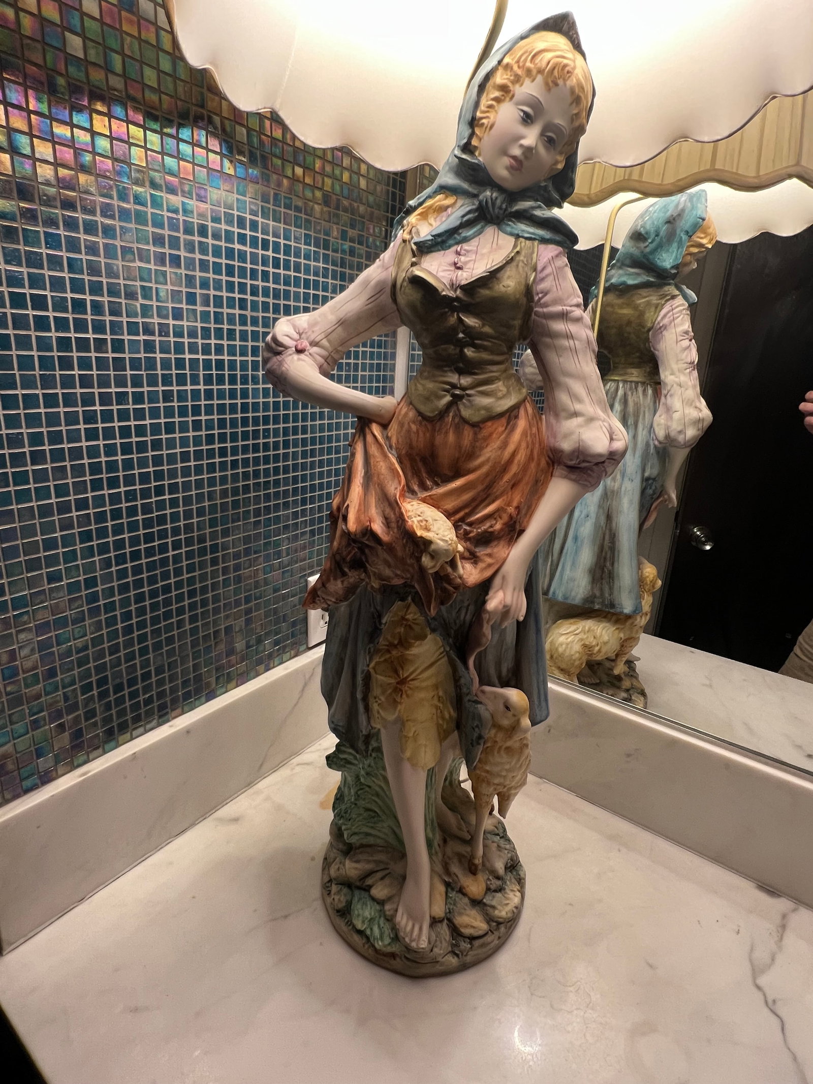 Mid 19th Century Mid Century Modern Ceramic Lamp Mary With Lamb - 5
