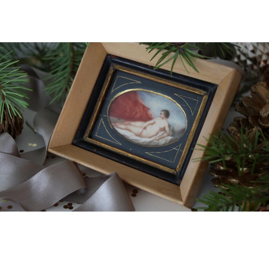 Portrait of a Reclining Muse 19th Century French Hand-Painted French Miniature Nude - 2