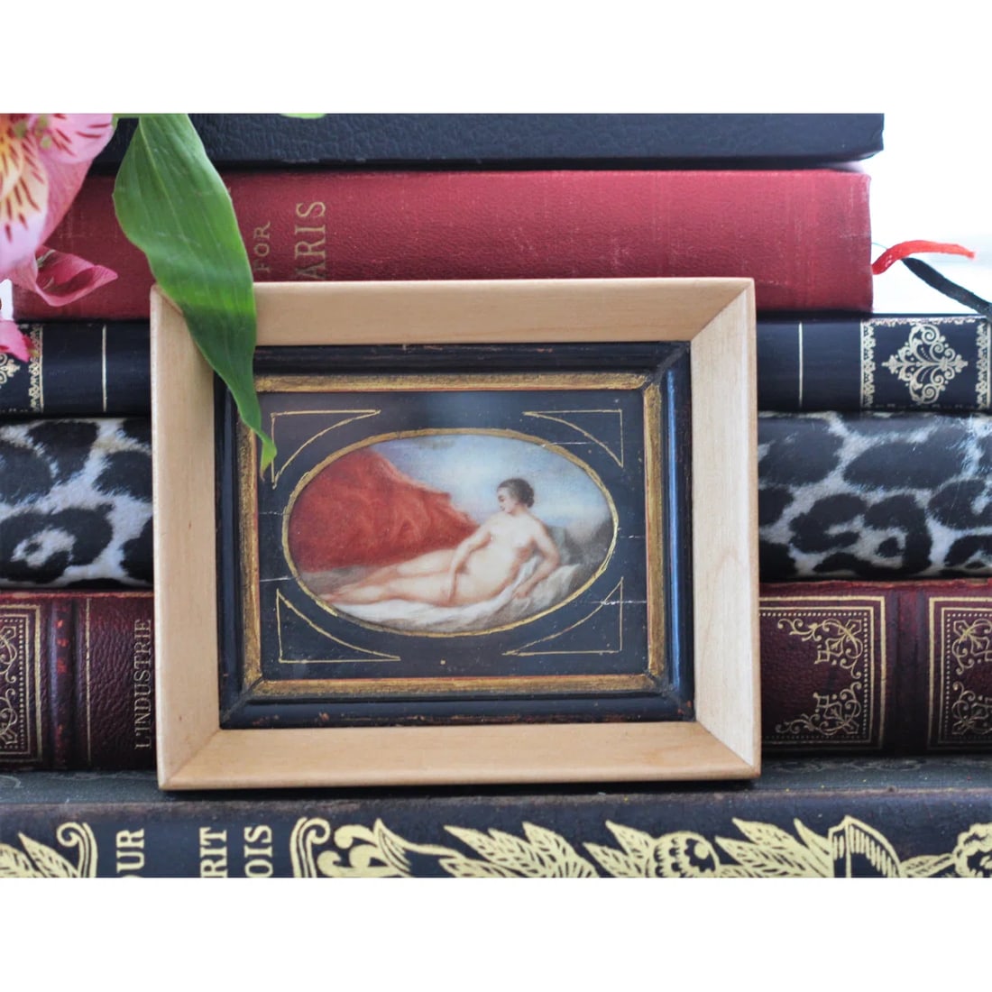 Portrait of a Reclining Muse 19th Century French Hand-Painted French Miniature Nude - 4