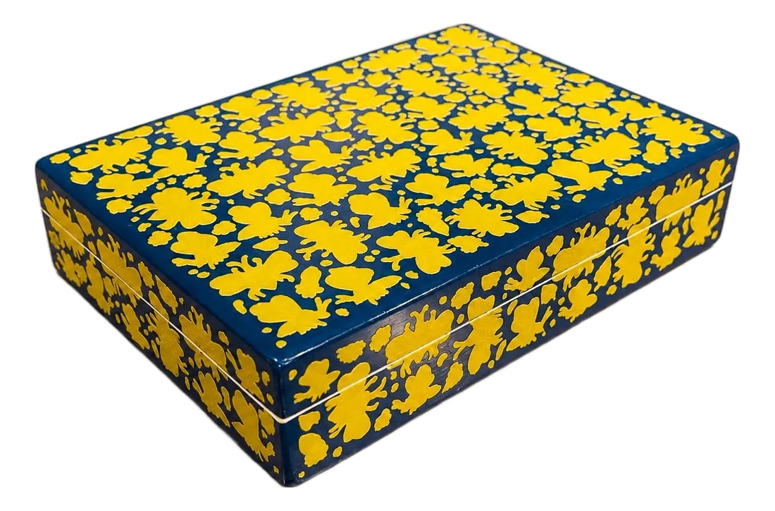 Olinala Sculptured Jewlery Box, Taller Maya, Mexico, 2024: A striking contemporary decorative box by Taller Maya, handcrafted in Mexico and inspired by the centuries-old lacquer traditions of Olinala, Guerrero. Executed in vivid cobalt blue with an exuberant
