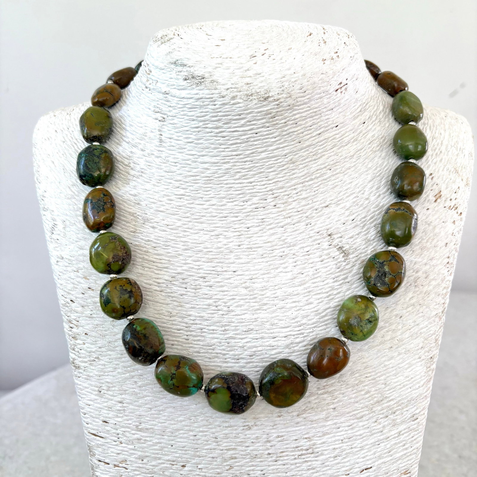 Green Natural Turquoise Beaded Necklace With Silver Spacers. - 2
