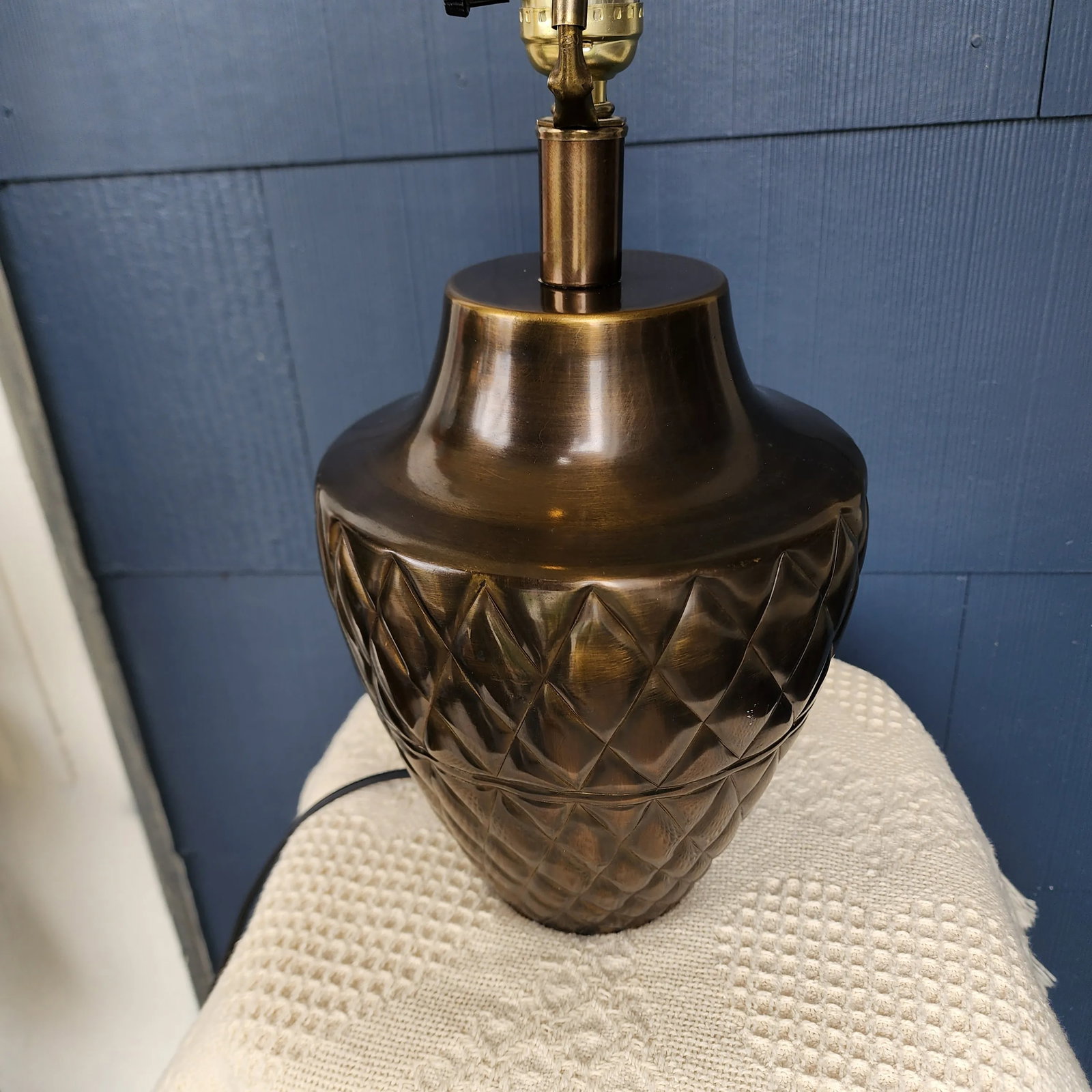Vintage Late 20th Century Blackened Brass Tone Metal Crosshatch Lamp - 4