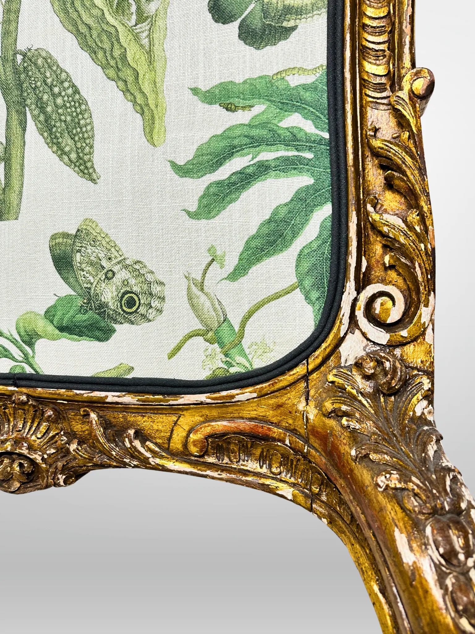 Antique French 19th Century Carved Fire Screen Upholstered in Gaston Y Daniela Linen - 11