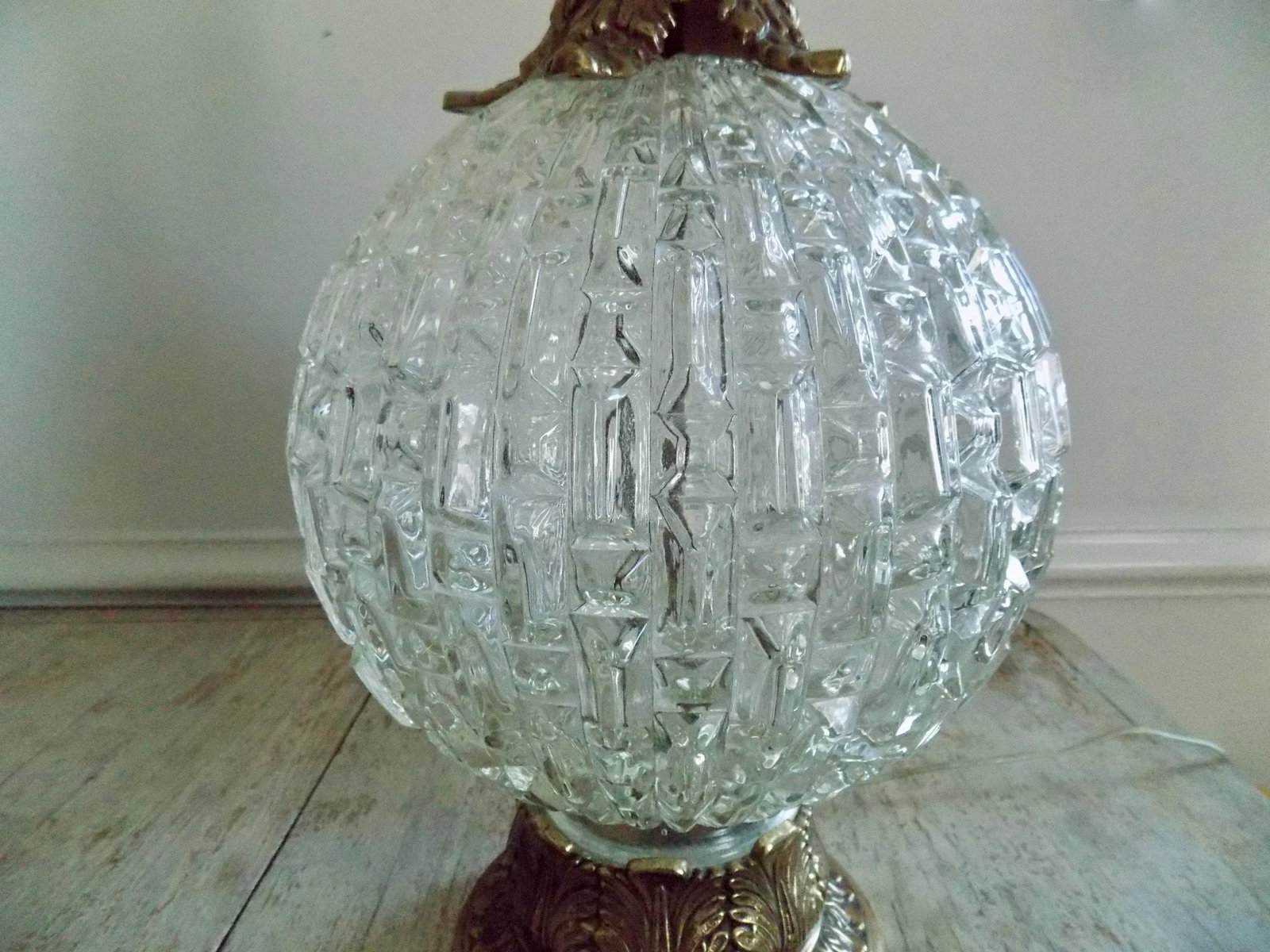 Mid Century Gold and Glass Globe Table Lamp With Illuminated Base - 3