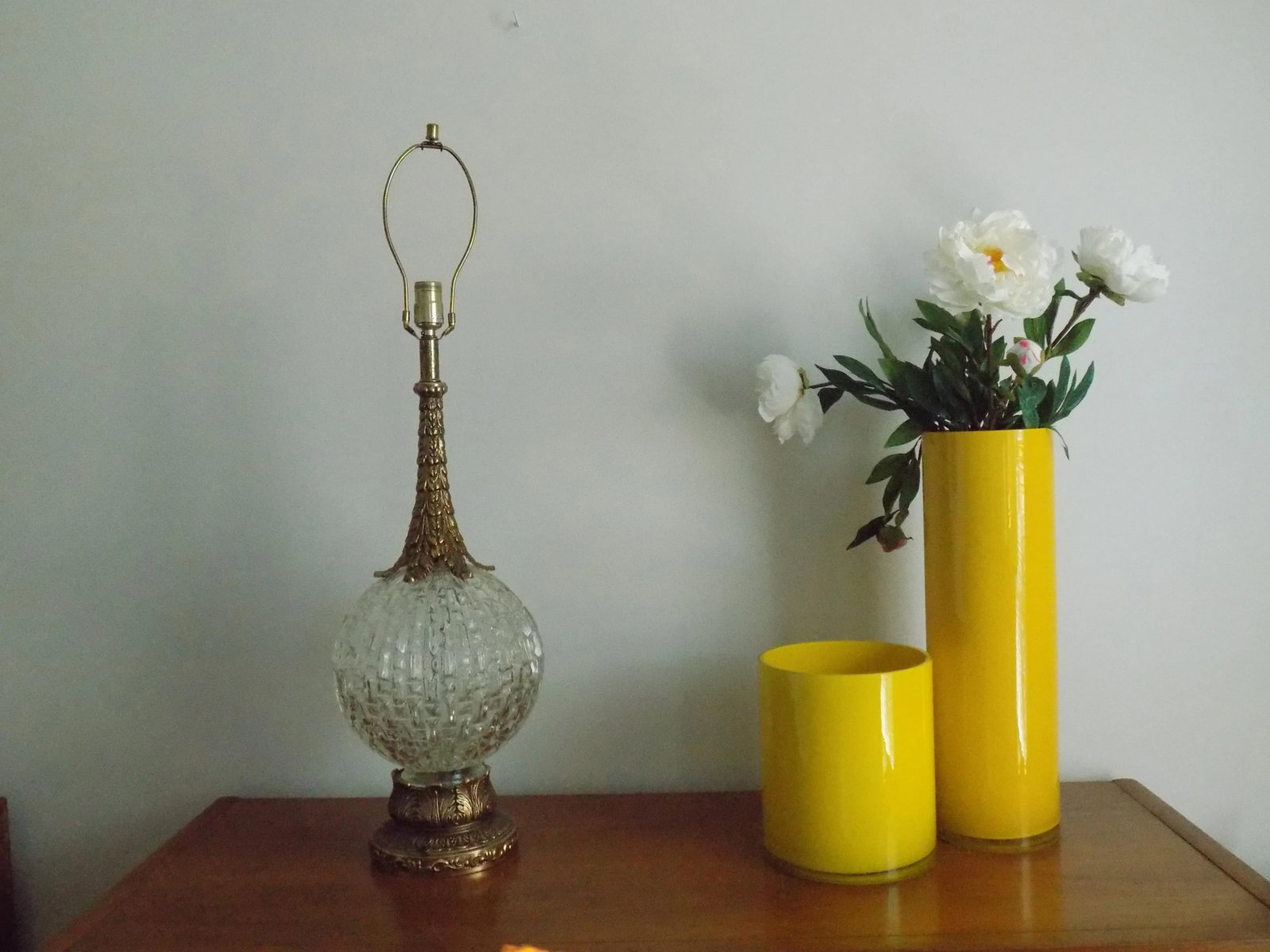Mid Century Gold and Glass Globe Table Lamp With Illuminated Base - 5