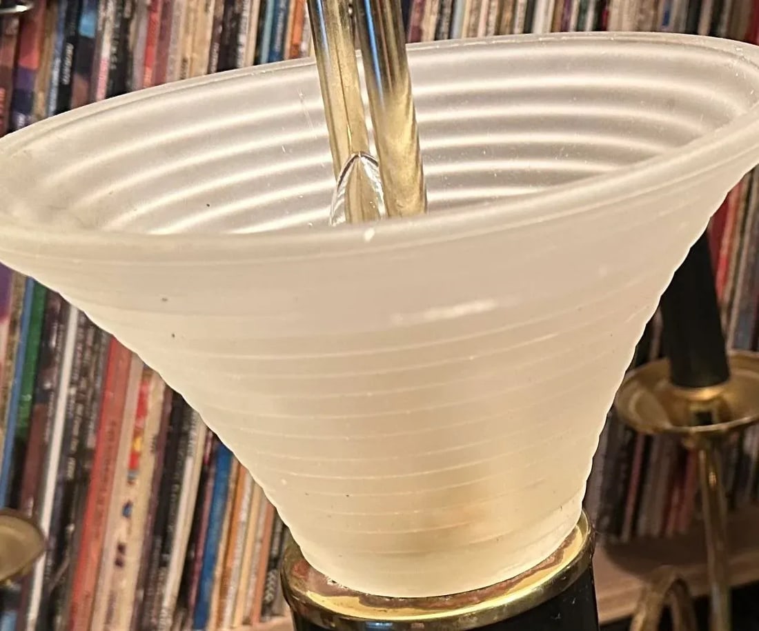 1980s Postmodern 7-Light Brass and Black Enamel French Horn Chandelier - 8