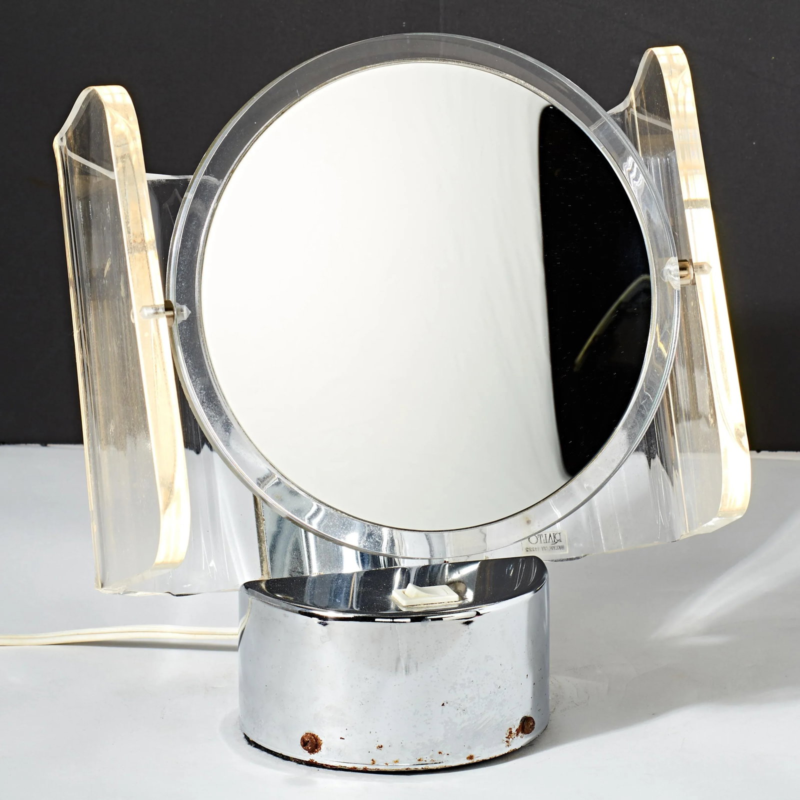 Vintage Rialto Chrome and Lucite Mid-Century Modern Lighted Vanity Mirror With Normal and Magnificat - 2