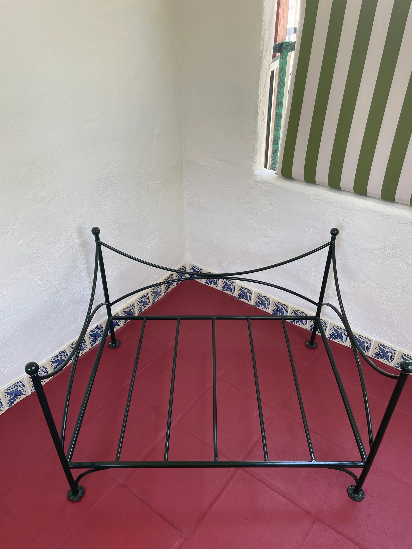 1960s Vintage Metal Dog Bed With Removable Sunbrella Cushion - 10