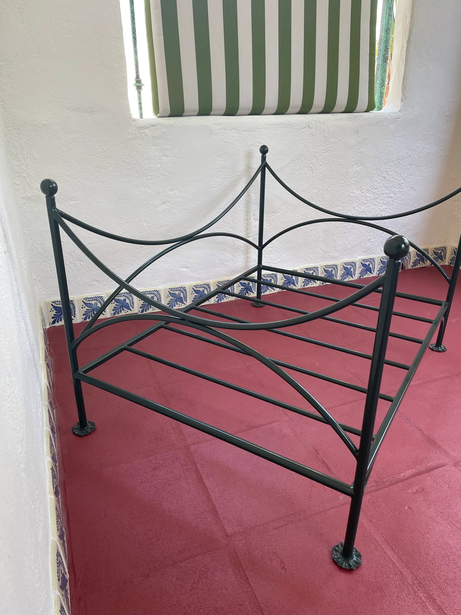 1960s Vintage Metal Dog Bed With Removable Sunbrella Cushion - 11