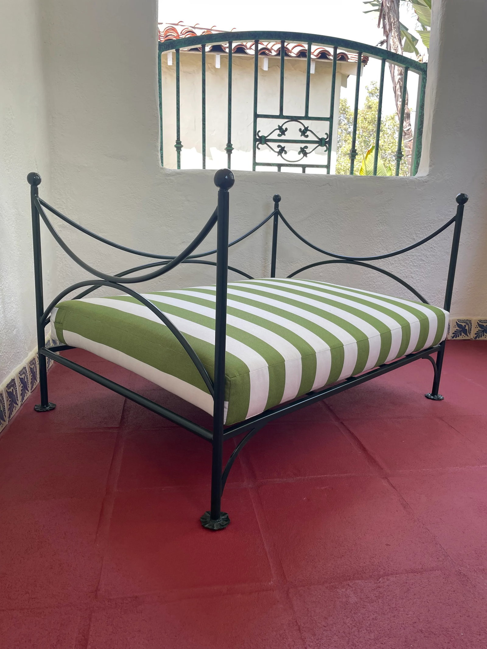 1960s Vintage Metal Dog Bed With Removable Sunbrella Cushion - 3