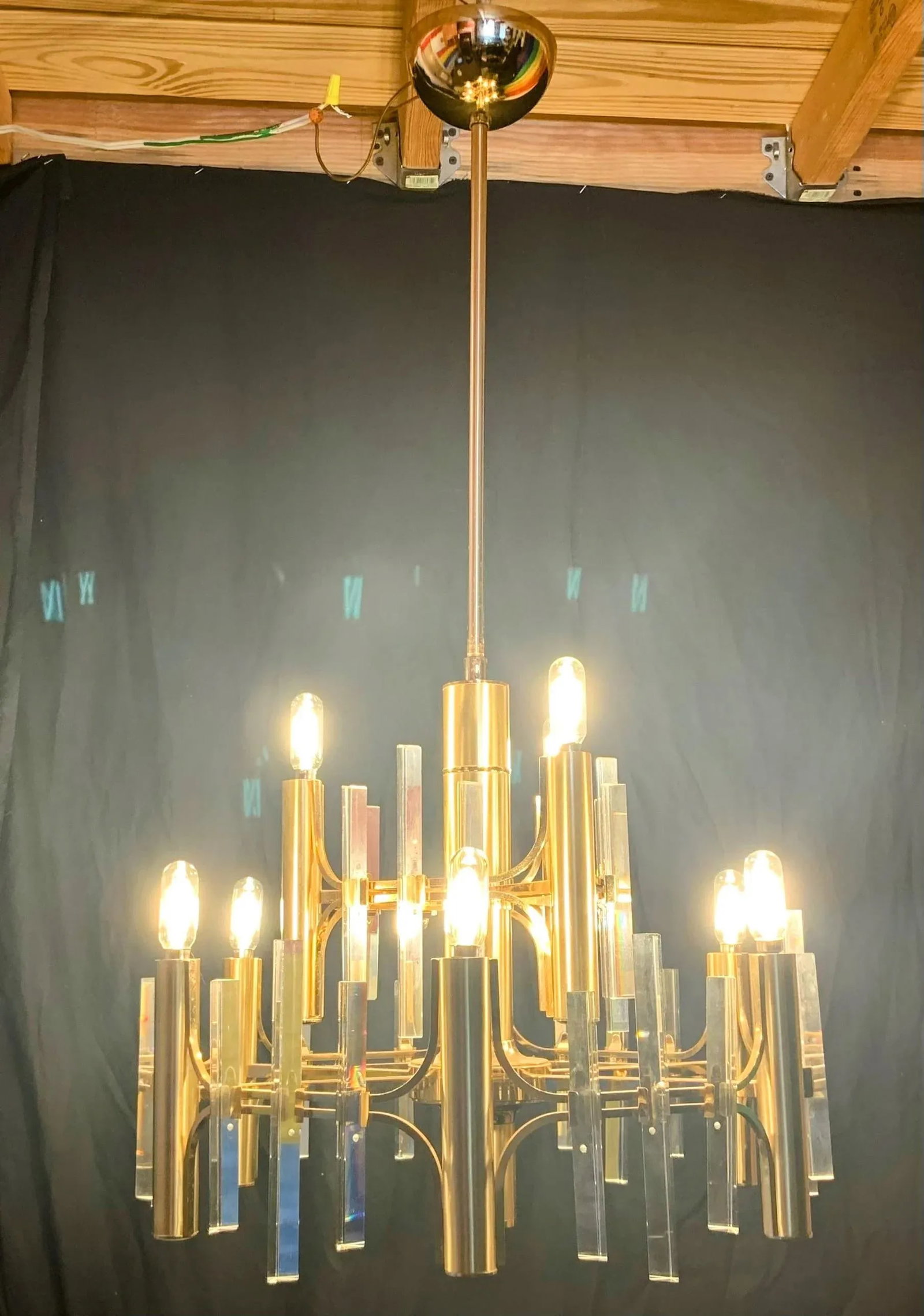1970s Italian 9-Light Brass and Crystal Prism Chandelier Attributed to Gaetano Sciolari - 4