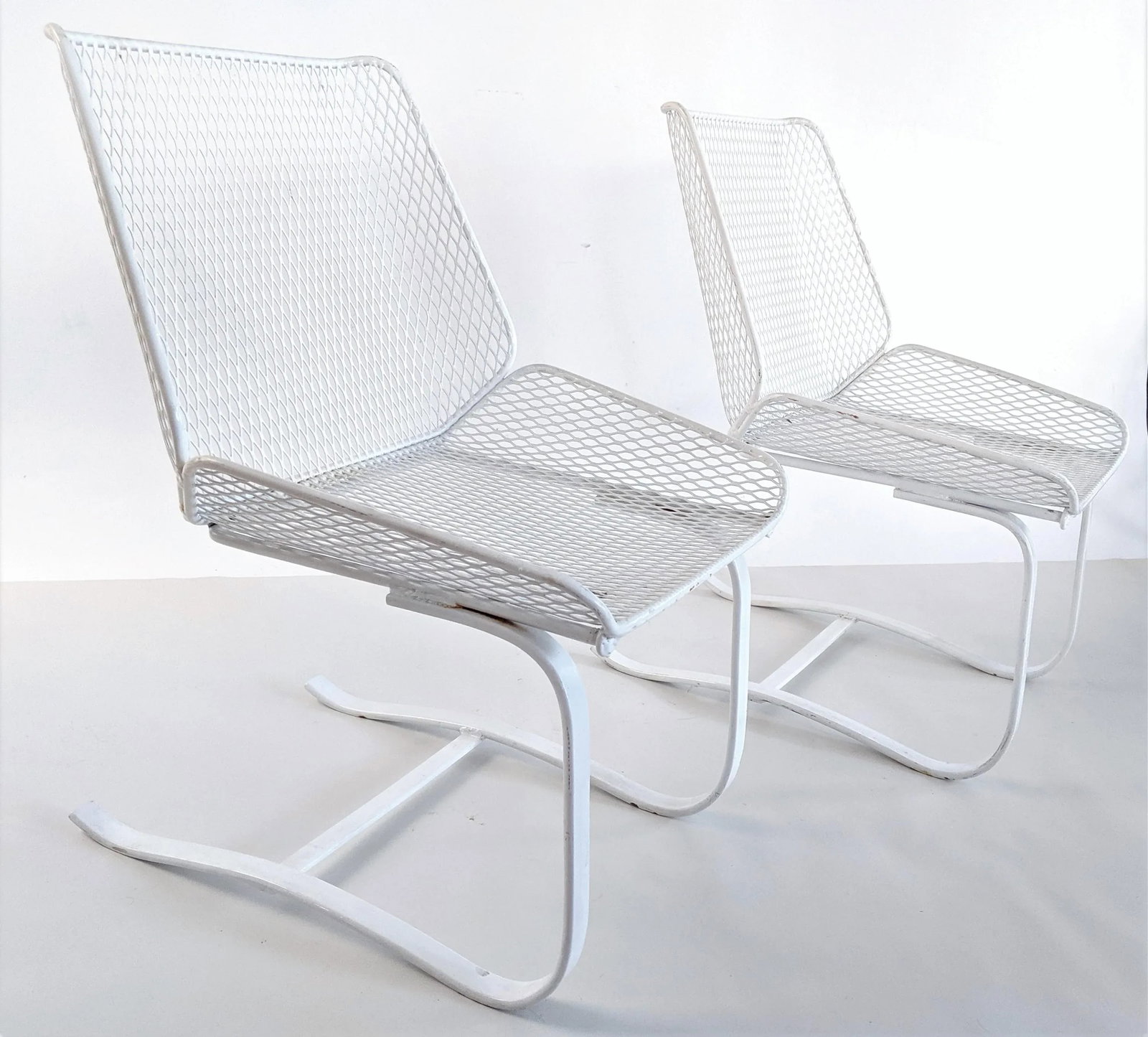 1960s Mid-Century Modern Metal Mesh Cantilever Bouncer Patio Chairs - a Pair, Attributed - 4