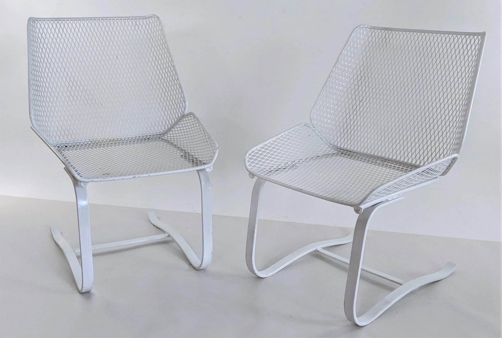 1960s Mid-Century Modern Metal Mesh Cantilever Bouncer Patio Chairs - a Pair, Attributed - 5