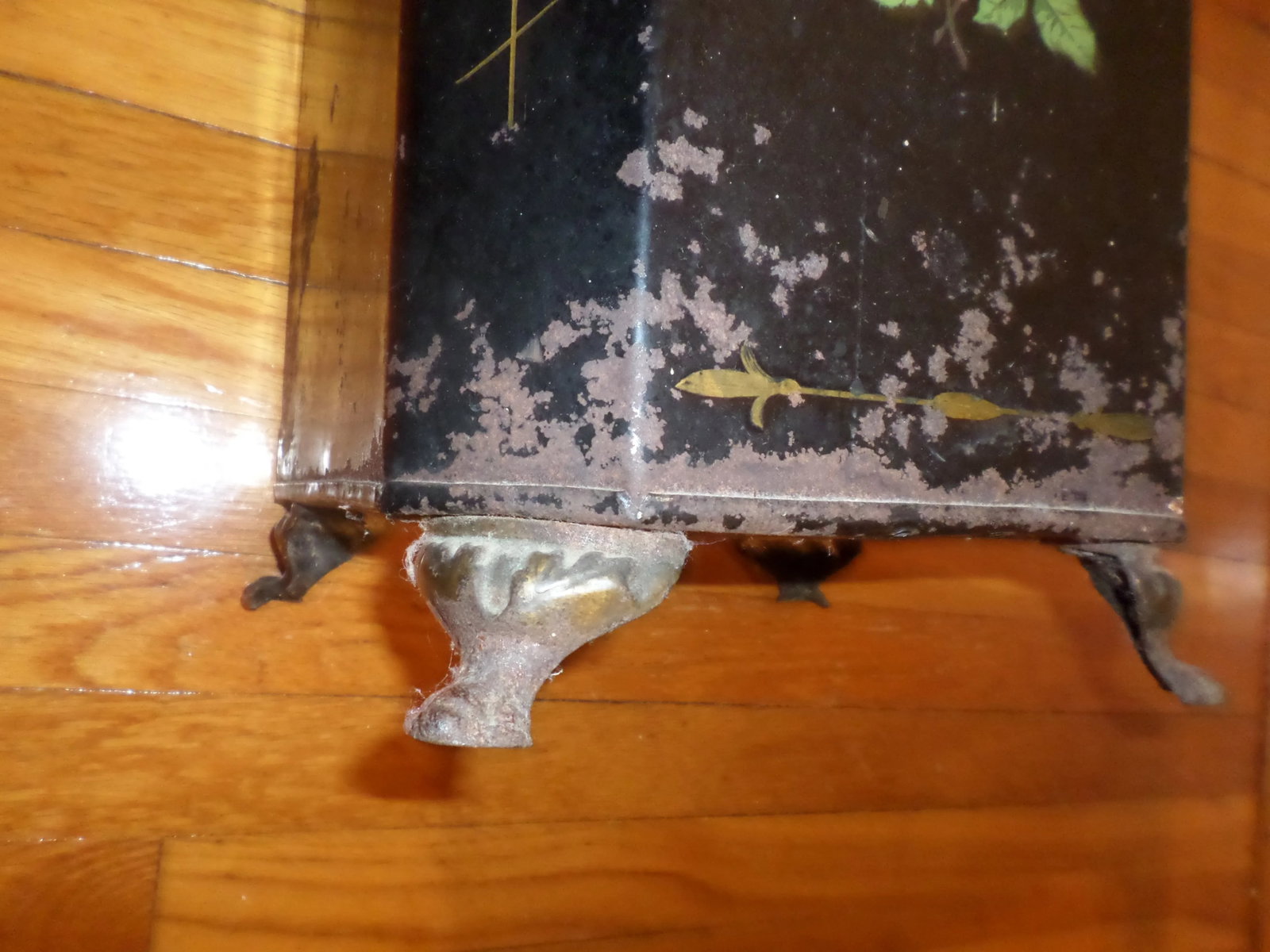 Antique Victorian Tole Ware Coal Scuttle Fireplace Box With Hand Painted "Bouquet of Flowers" - 12