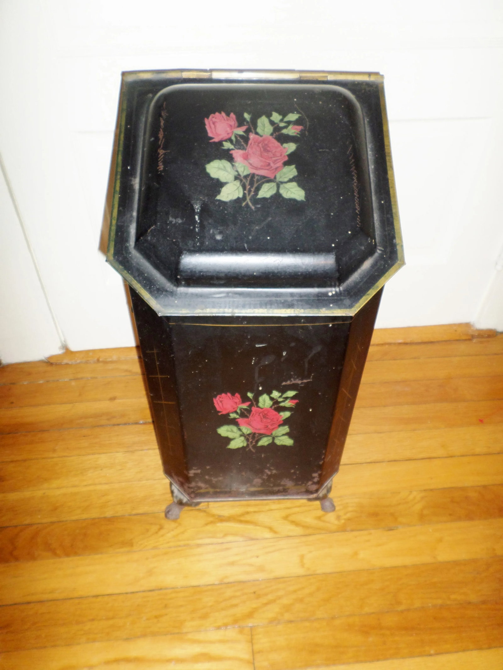 Antique Victorian Tole Ware Coal Scuttle Fireplace Box With Hand Painted "Bouquet of Flowers" - 2