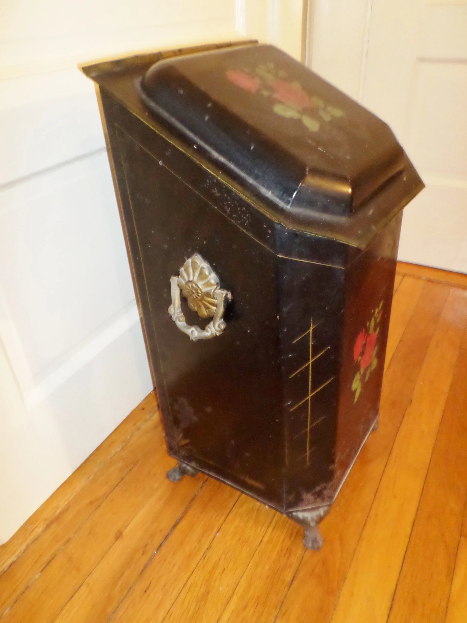Antique Victorian Tole Ware Coal Scuttle Fireplace Box With Hand Painted "Bouquet of Flowers" - 3