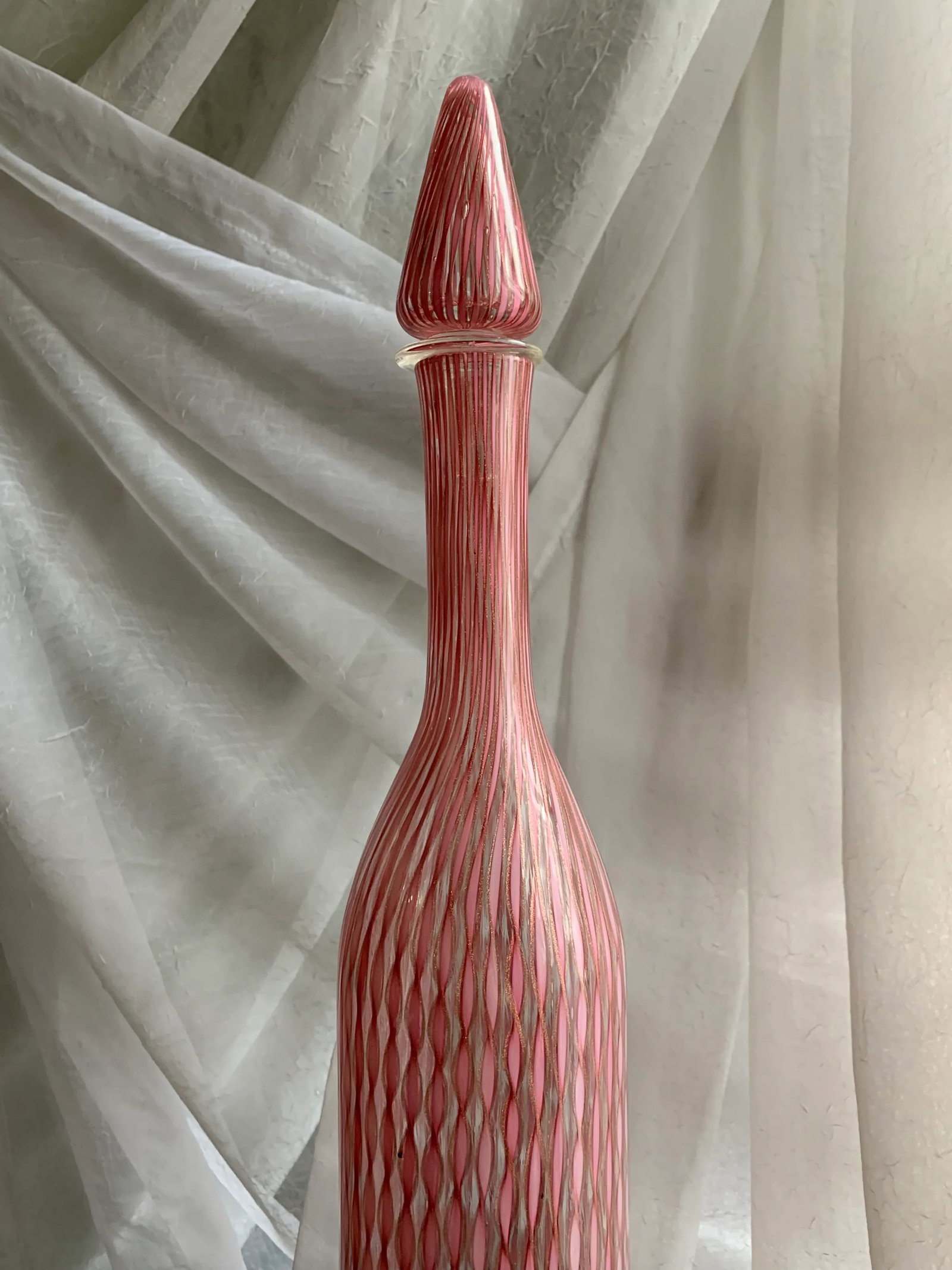 1960s Vintage Ermanno Toso Fratelli Toso Decanter Bottle Vase With Twisted Pink Canes and Filligree - 2