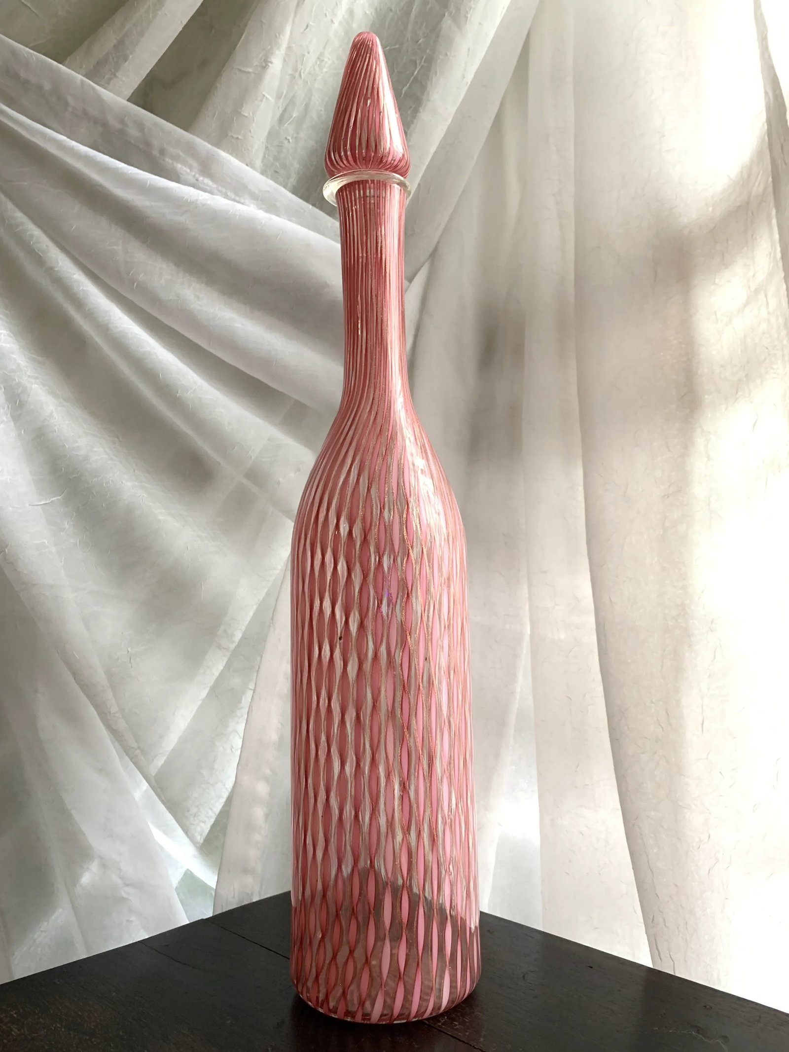 1960s Vintage Ermanno Toso Fratelli Toso Decanter Bottle Vase With Twisted Pink Canes and Filligree - 3