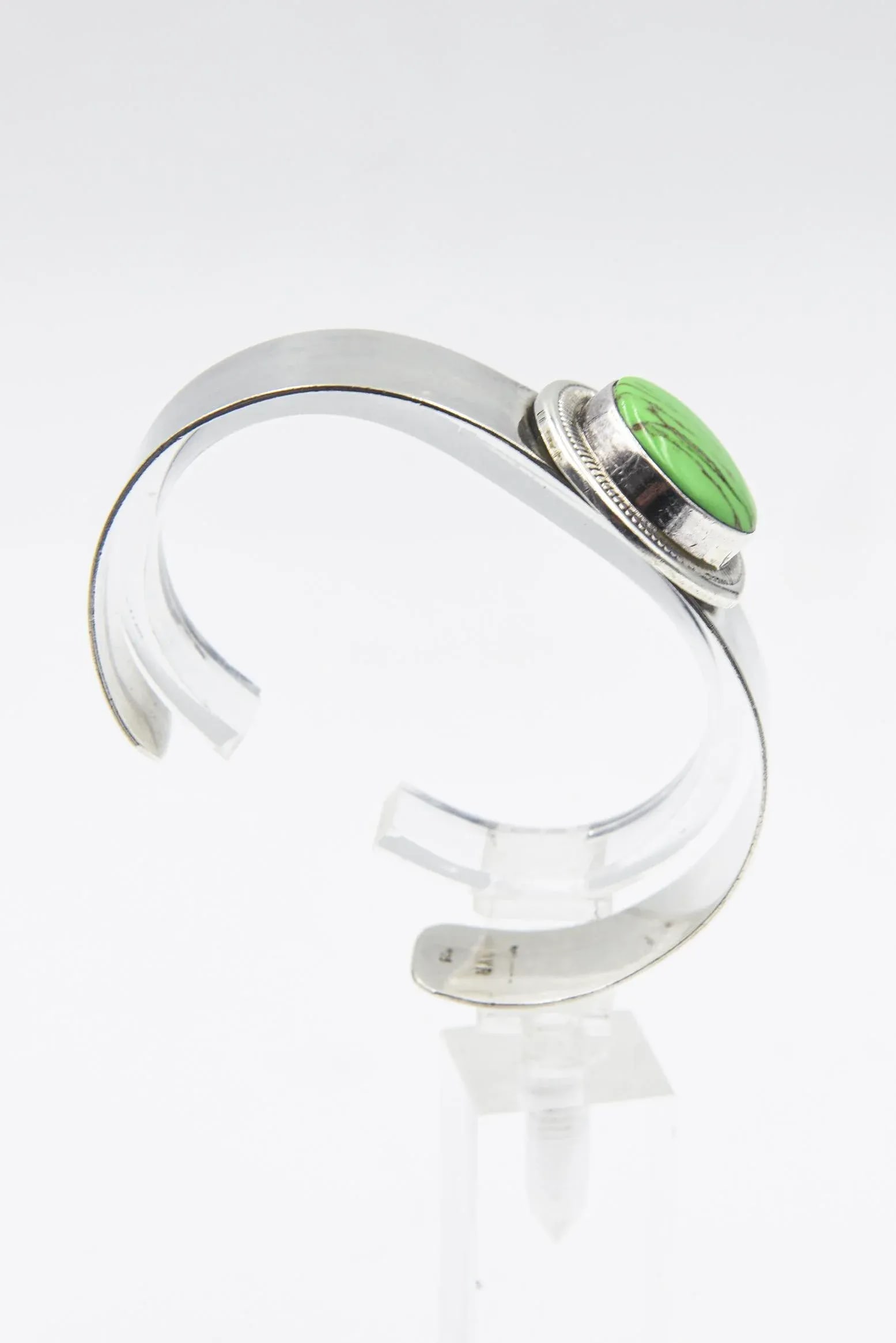 Late 20th Century Mexican Green Gaspeite Sterling Silver Cuff Bracelet - 11