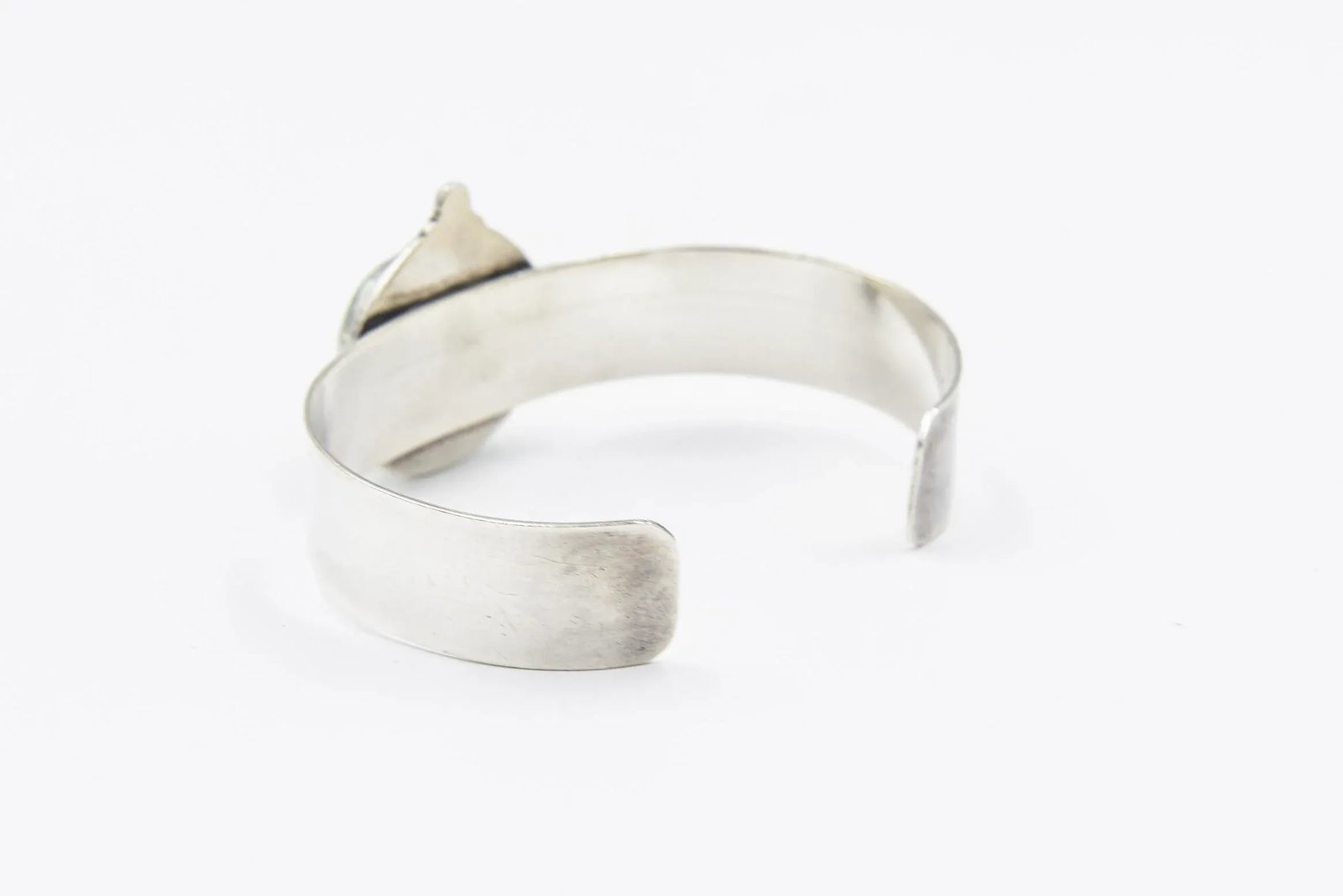 Late 20th Century Mexican Green Gaspeite Sterling Silver Cuff Bracelet - 3
