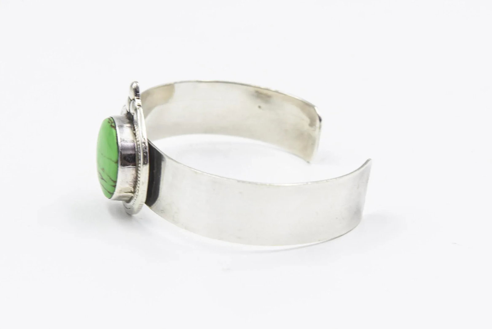 Late 20th Century Mexican Green Gaspeite Sterling Silver Cuff Bracelet - 6