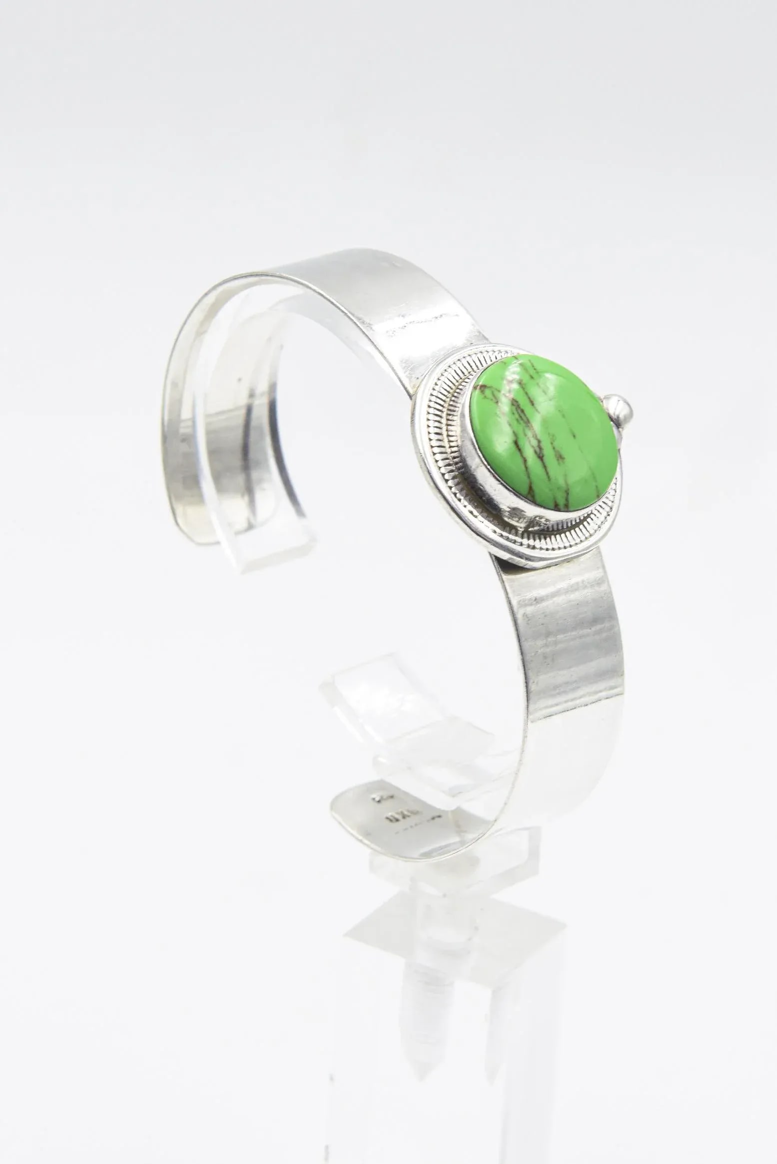 Late 20th Century Mexican Green Gaspeite Sterling Silver Cuff Bracelet - 9