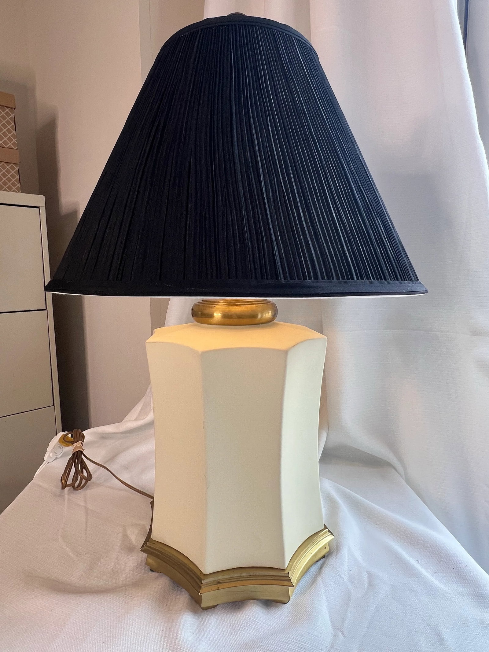 Vintage Mid 20th Century Asian Art Deco Chinoiserie Eight Sided Bisque and Brass Lamp With Black Sha - 2