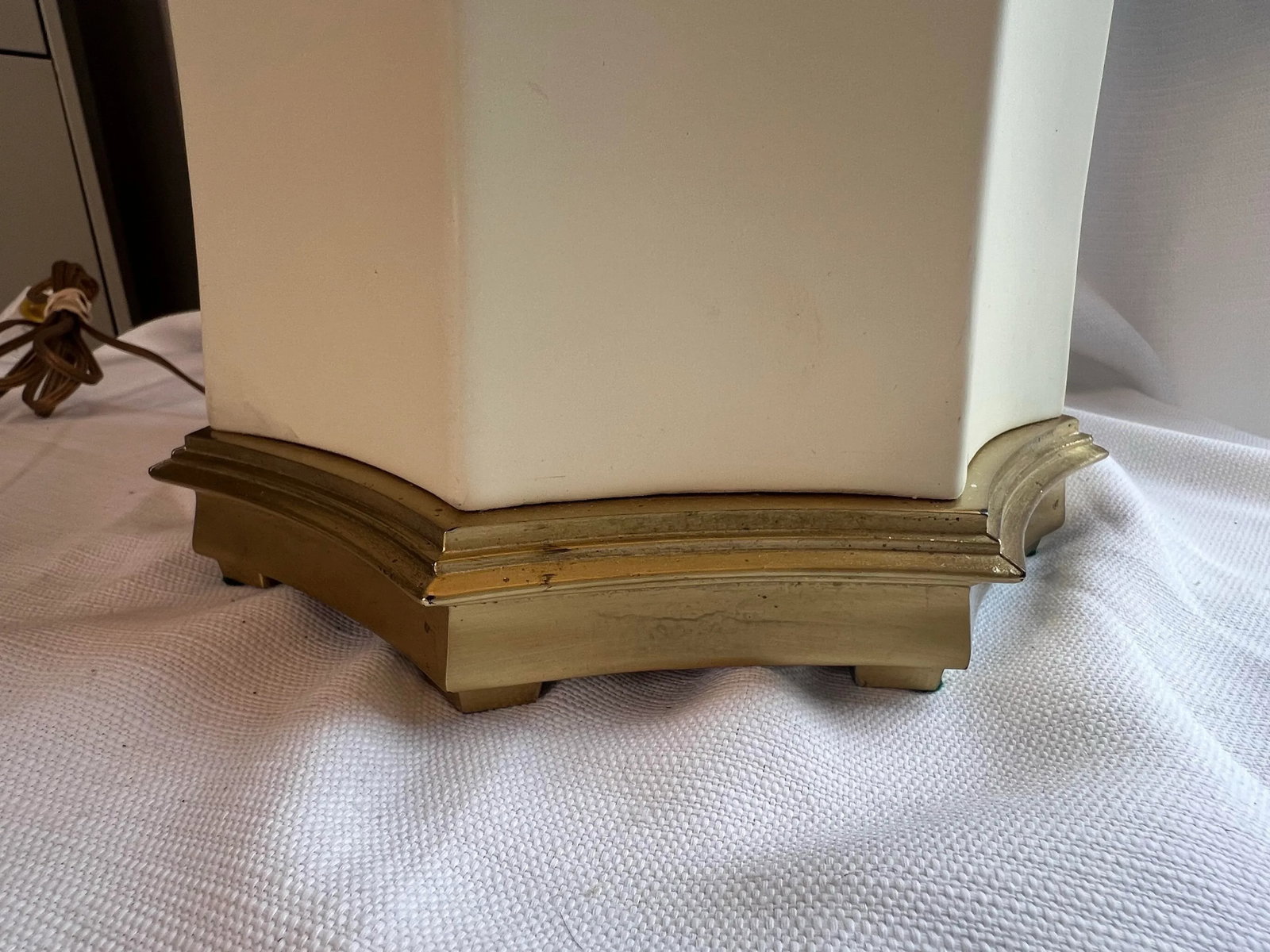 Vintage Mid 20th Century Asian Art Deco Chinoiserie Eight Sided Bisque and Brass Lamp With Black Sha - 8