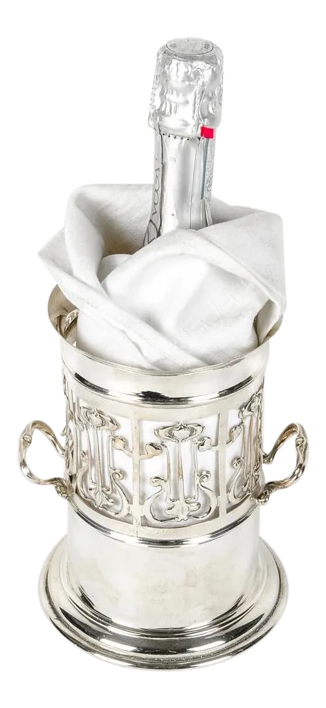 Antique English Plated Wine / Drinks Bottle Holder: Antique English Sheffield Silver-Plate Wine Caddy / Drinks Bottle Holder. The Caddy Measure 7.3 Inches High X 7 Inches. Condition: Alterations: Original Condition Unaltered Imperfections: Some