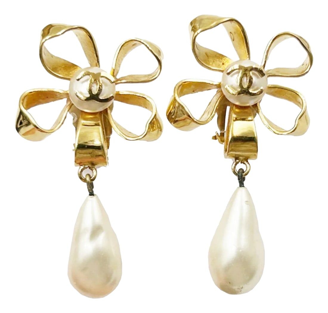 Vintage Chanel Gold Plated CC Ribbon Flower Pearl Dangle Clip on Earrings - 2 Pieces: Chanel Vintage Gold Plated CC Ribbon Flower Pearl Dangle Clip on Earrings * Marked Chanel * Comes with the original box -It is approximately 2.25" x 1". -It is very classic and pretty. -In a very