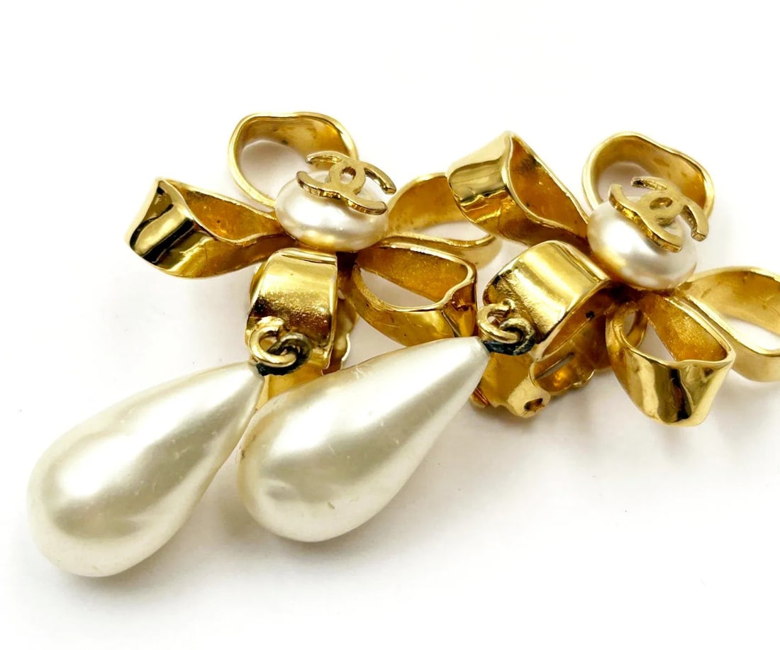 Vintage Chanel Gold Plated CC Ribbon Flower Pearl Dangle Clip on Earrings - 2 Pieces - 7