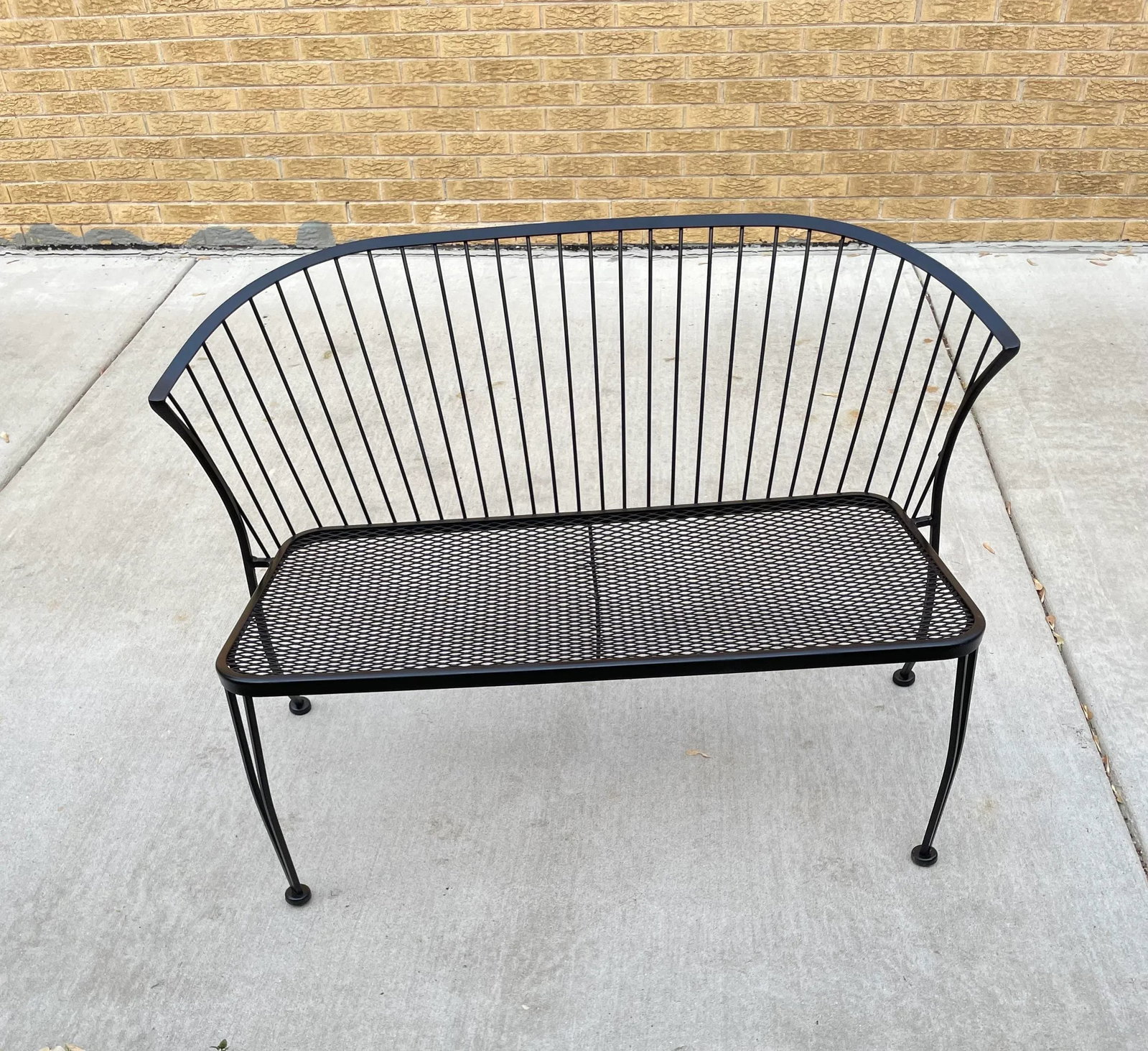 1980s Woodard Pinecrest Style Wrought Iron Garden Bench Loveseat - 3