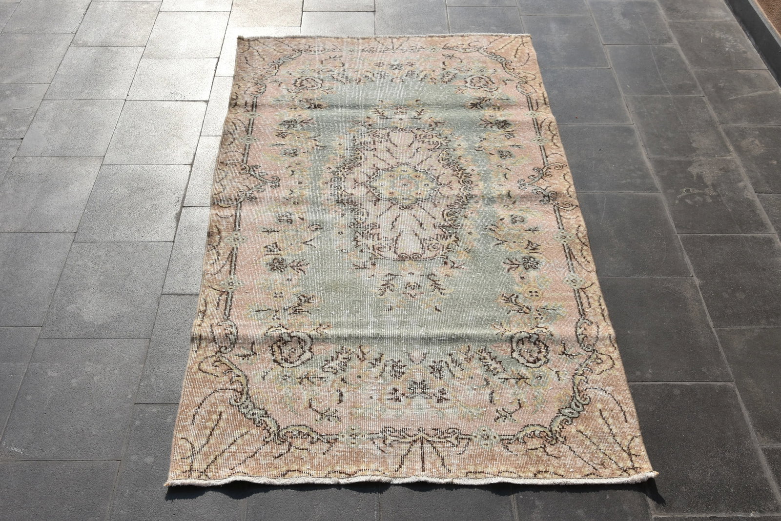 1960s Turkish Vintage Mint Handmade Floral Desing Wool Area Rug - 10