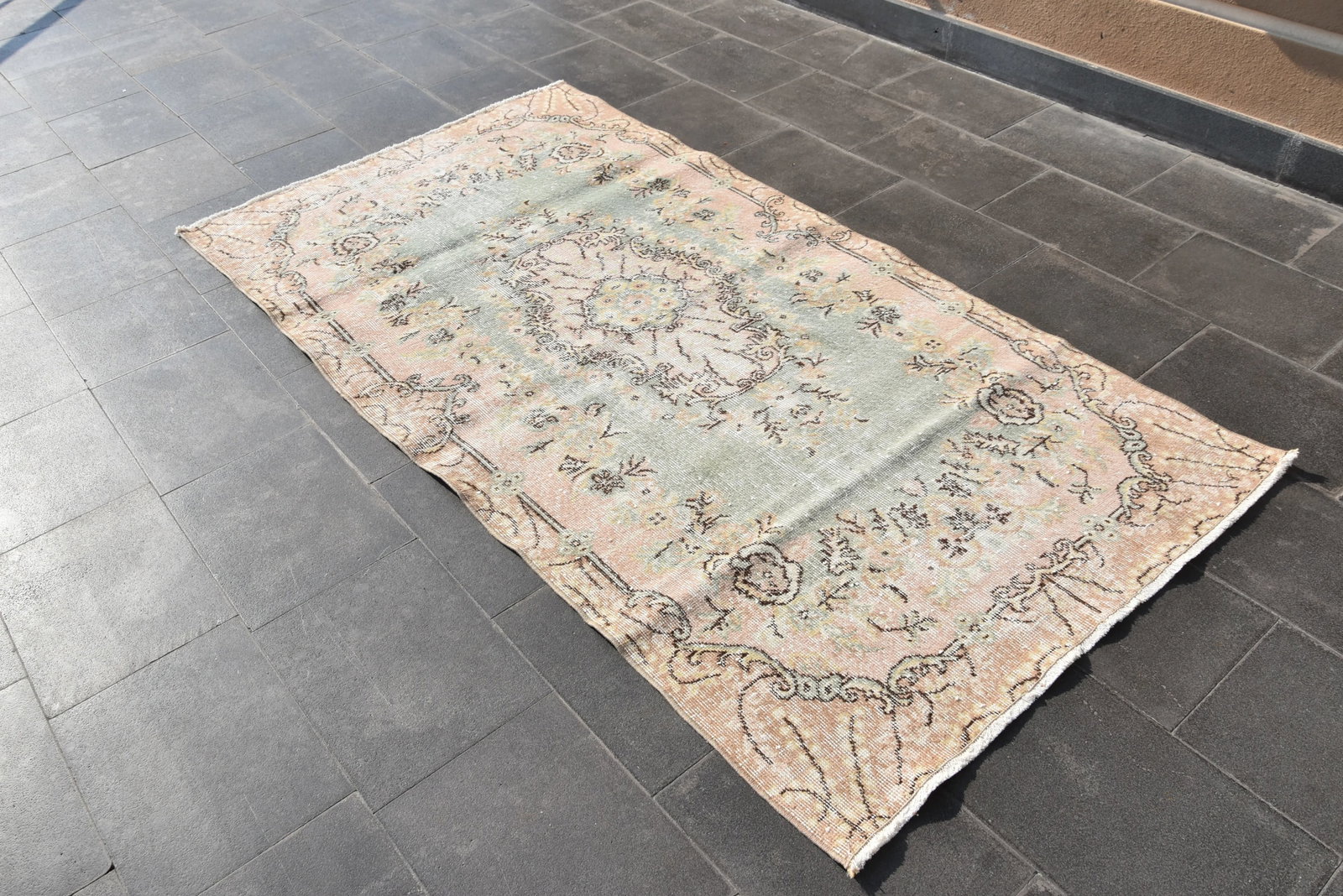 1960s Turkish Vintage Mint Handmade Floral Desing Wool Area Rug - 2