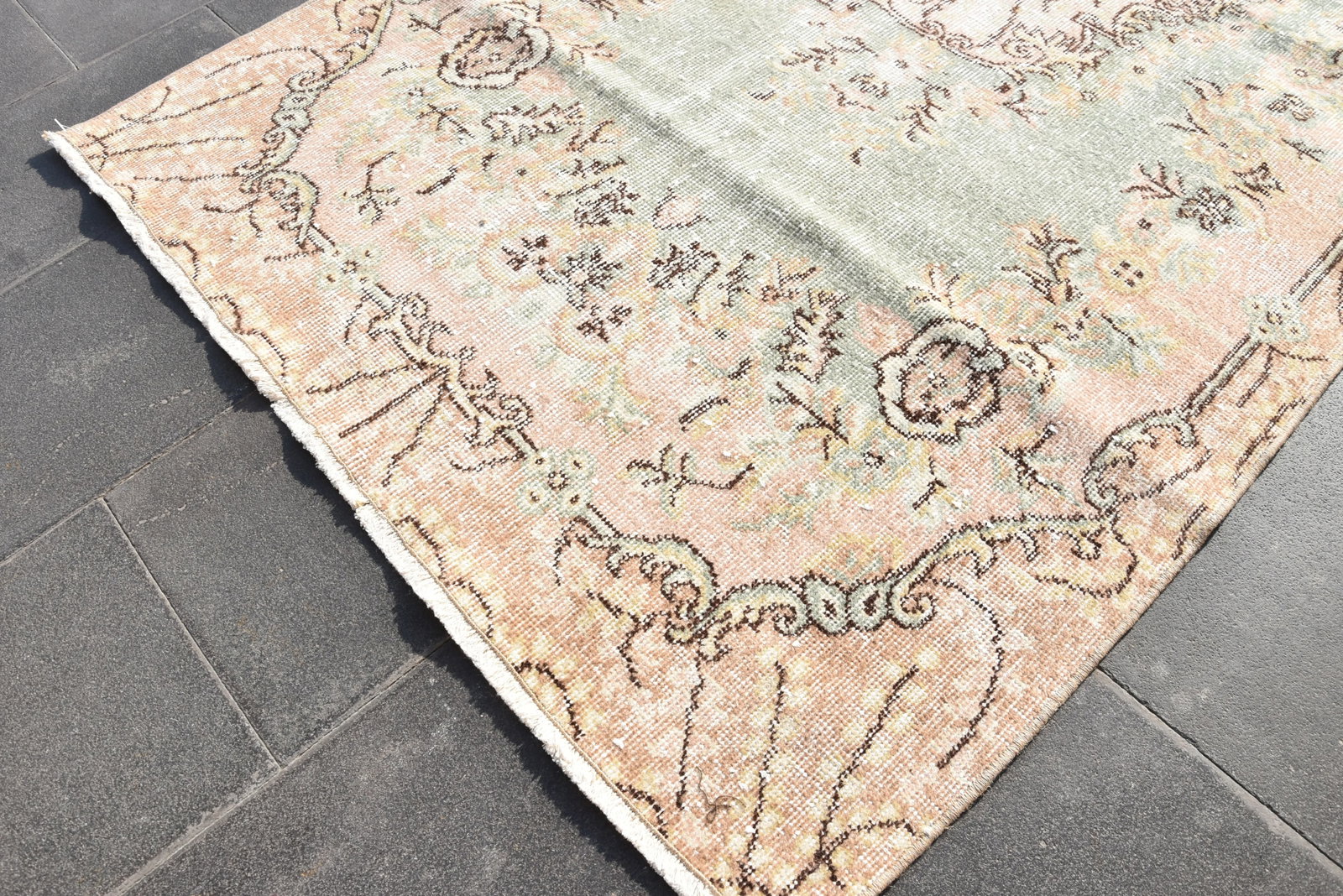 1960s Turkish Vintage Mint Handmade Floral Desing Wool Area Rug - 5