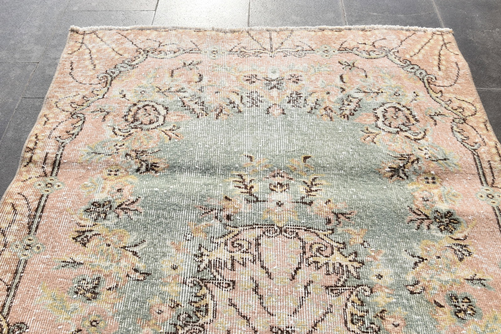 1960s Turkish Vintage Mint Handmade Floral Desing Wool Area Rug - 6