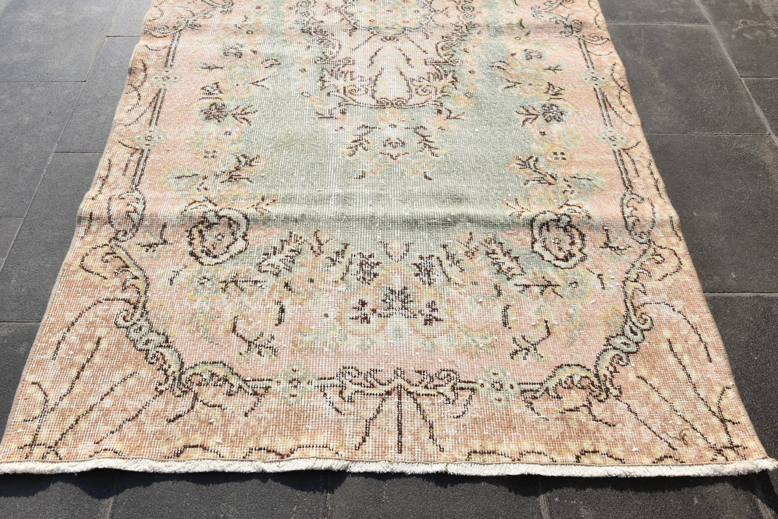 1960s Turkish Vintage Mint Handmade Floral Desing Wool Area Rug - 7