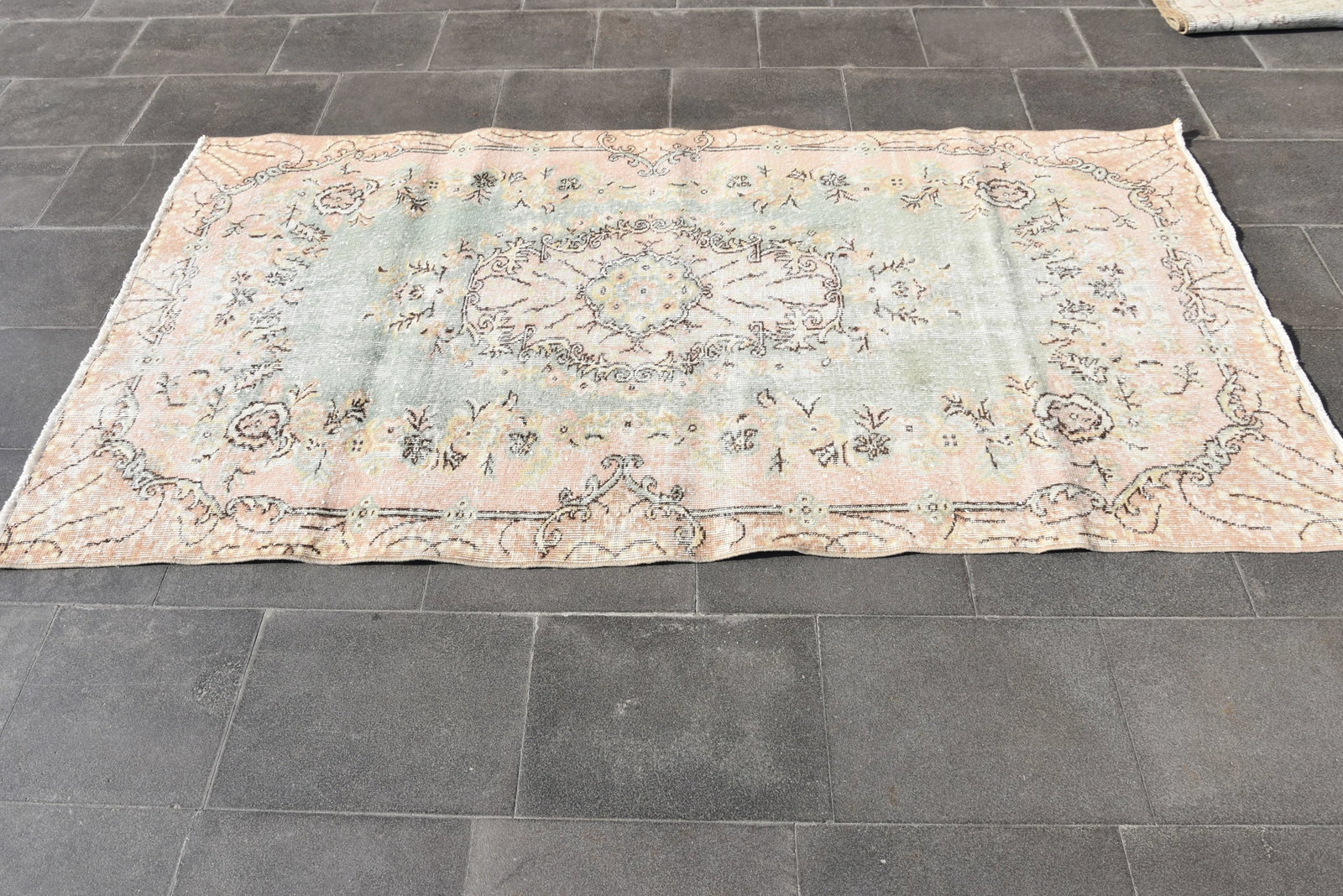1960s Turkish Vintage Mint Handmade Floral Desing Wool Area Rug - 8