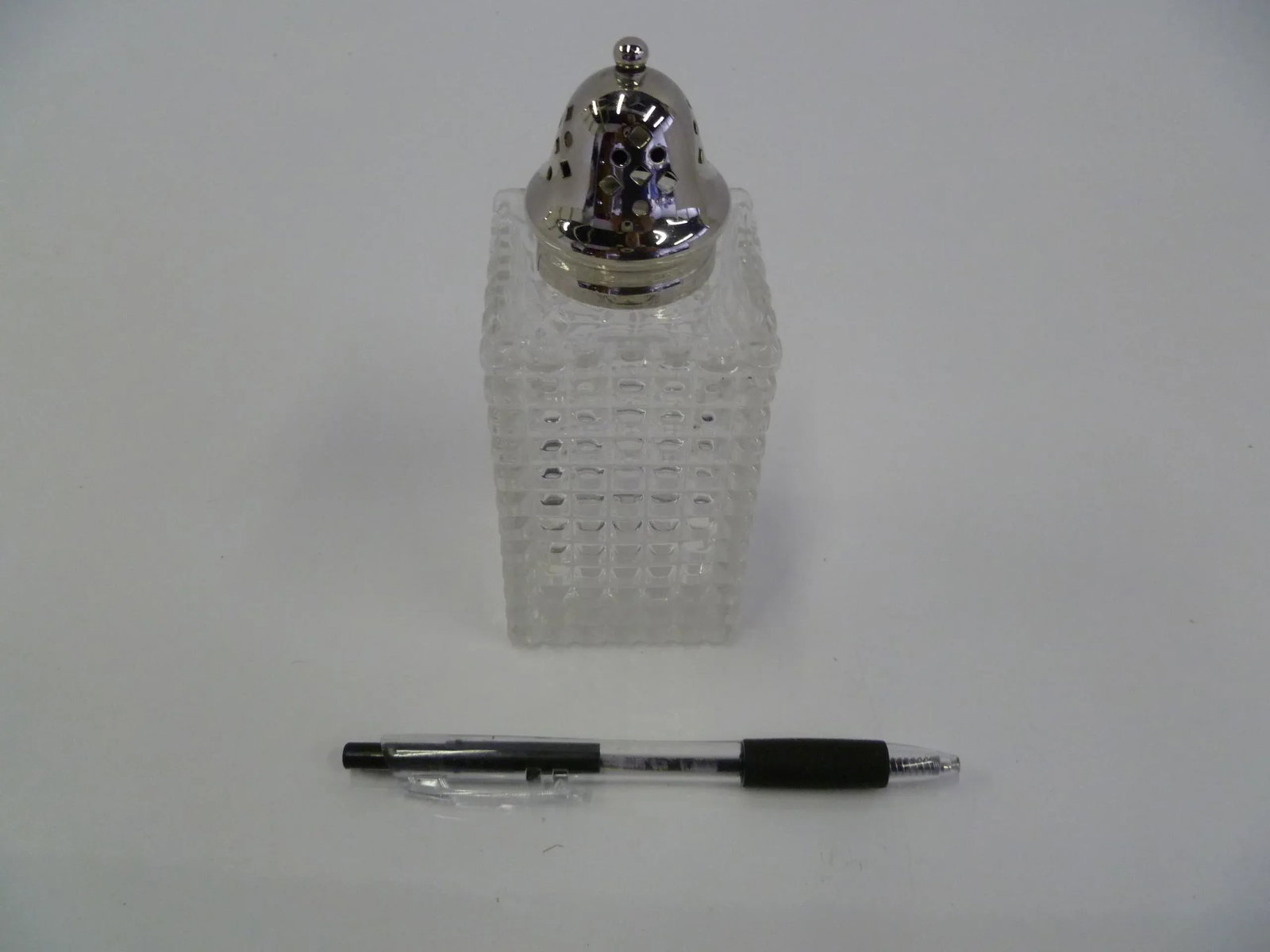 Early 1900s English Brilliant Cut Crystal Sugar Shaker and Muffineer - a Pair - 8